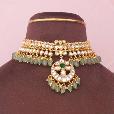 Elegant Choker Necklace With Emerald Green Bead Drops