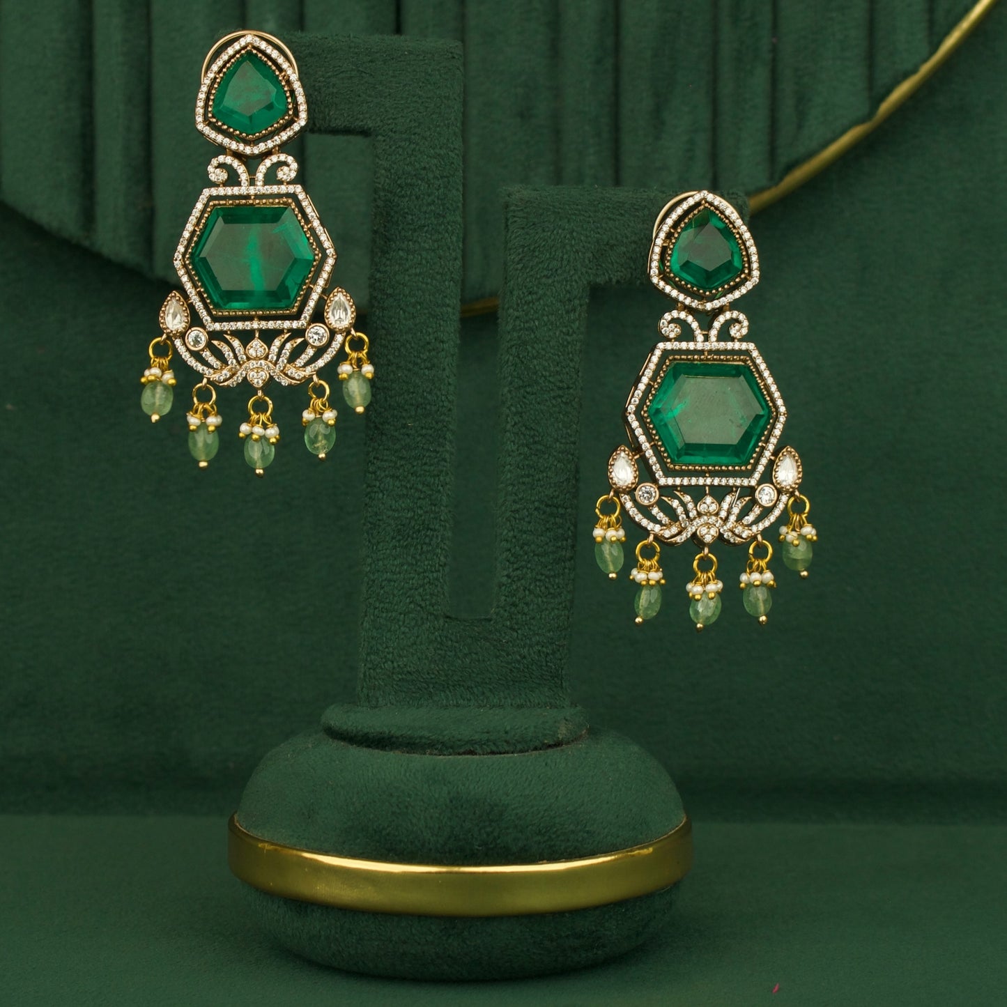 Victorian Design Big Stone Necklace With Matching Earrings