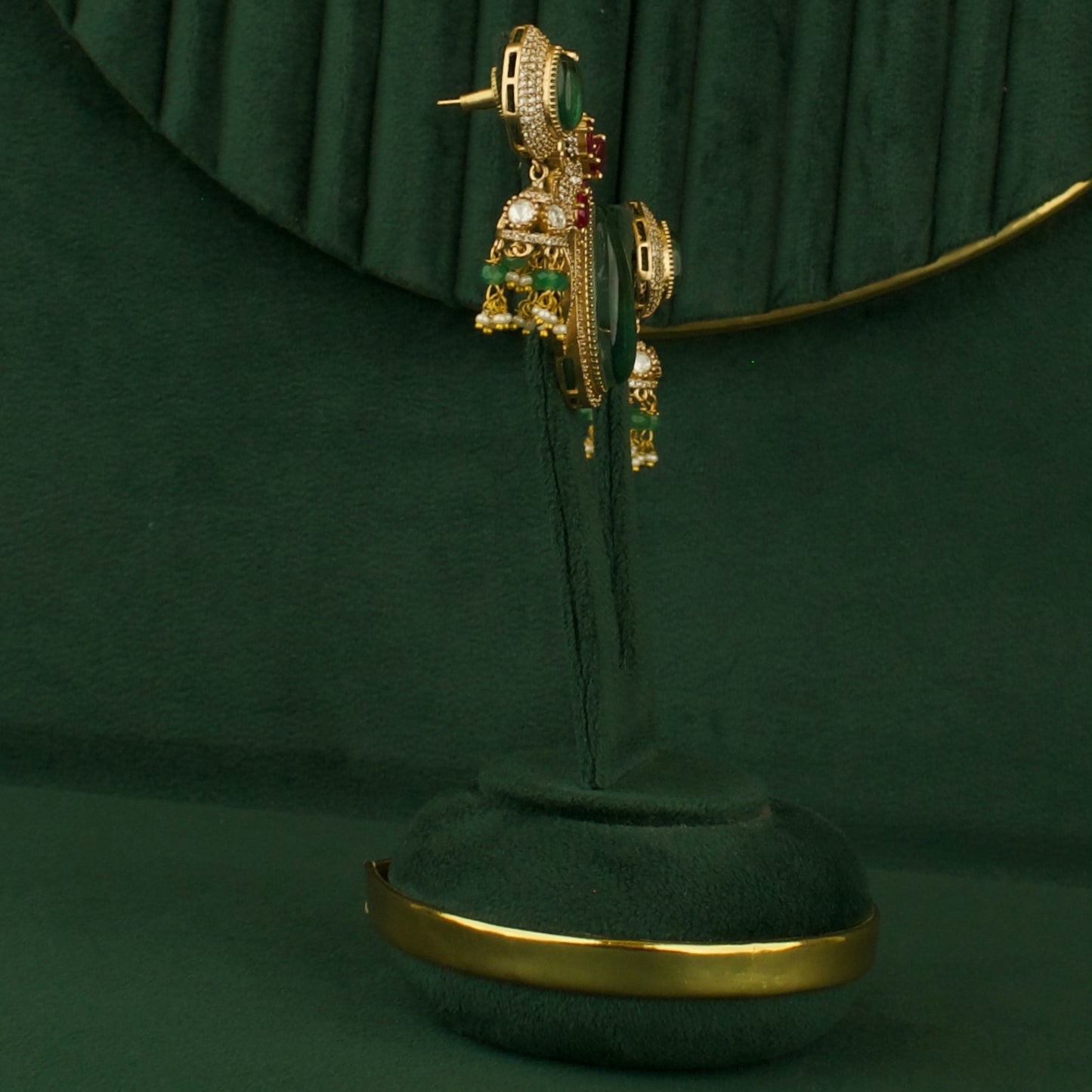 Lavish Design Fusion Kundan & Polki Victorian Locket with Matching Set