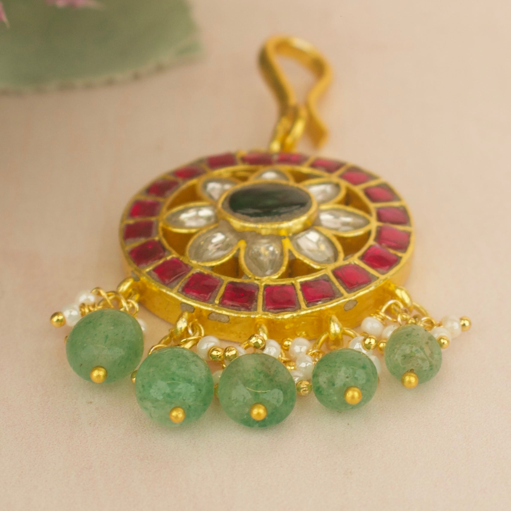 Round Floral Design Jadau Kundan Short MaangTikka With Green Beads