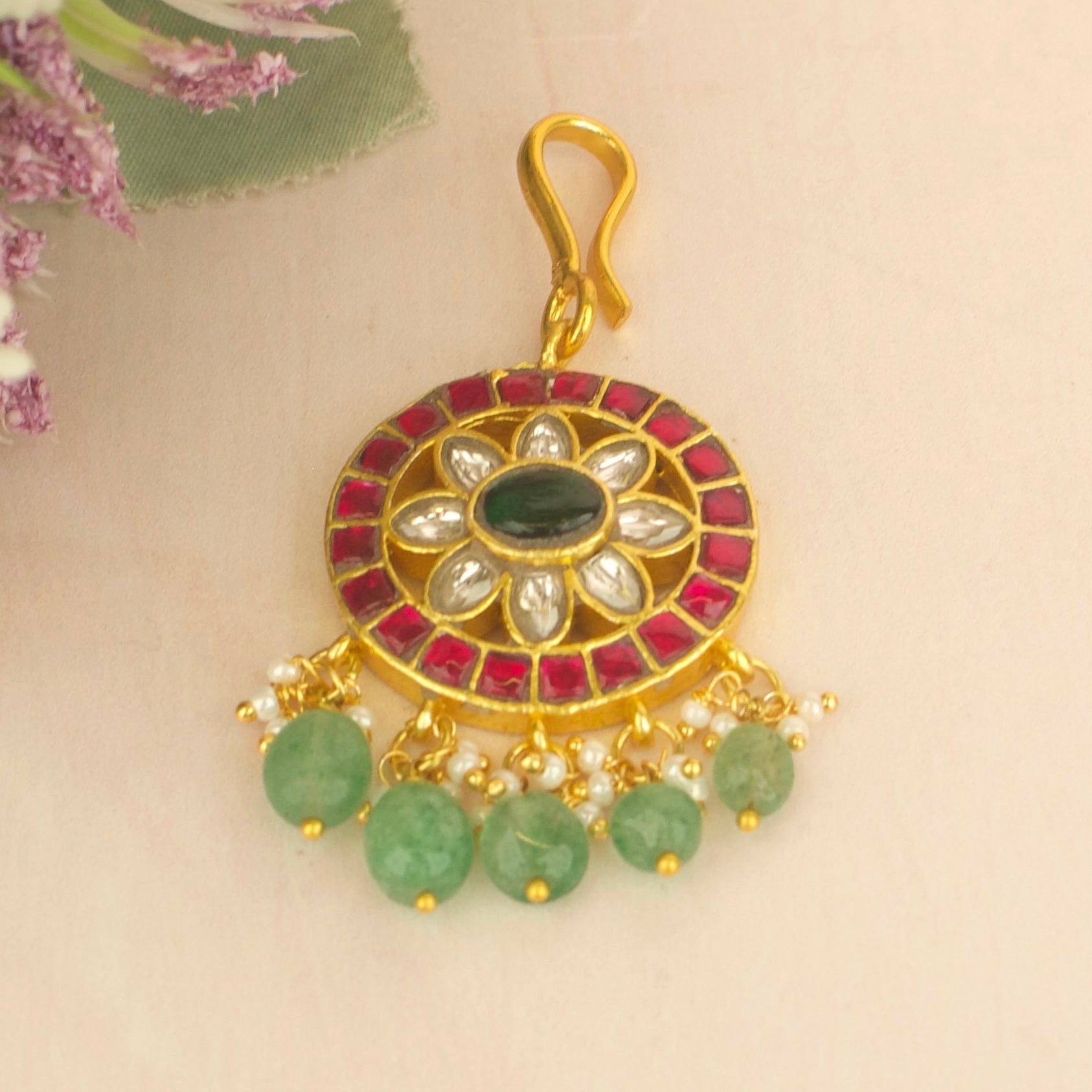 Round Floral Design Jadau Kundan Short MaangTikka With Green Beads