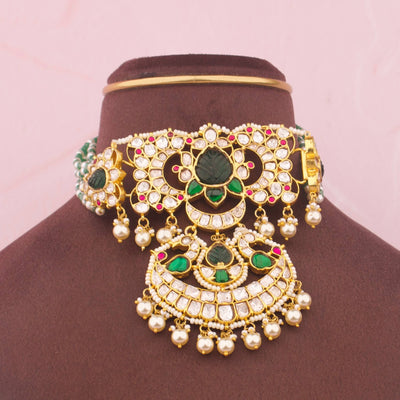 Stylish Moissanite Choker With Green Emerald Center