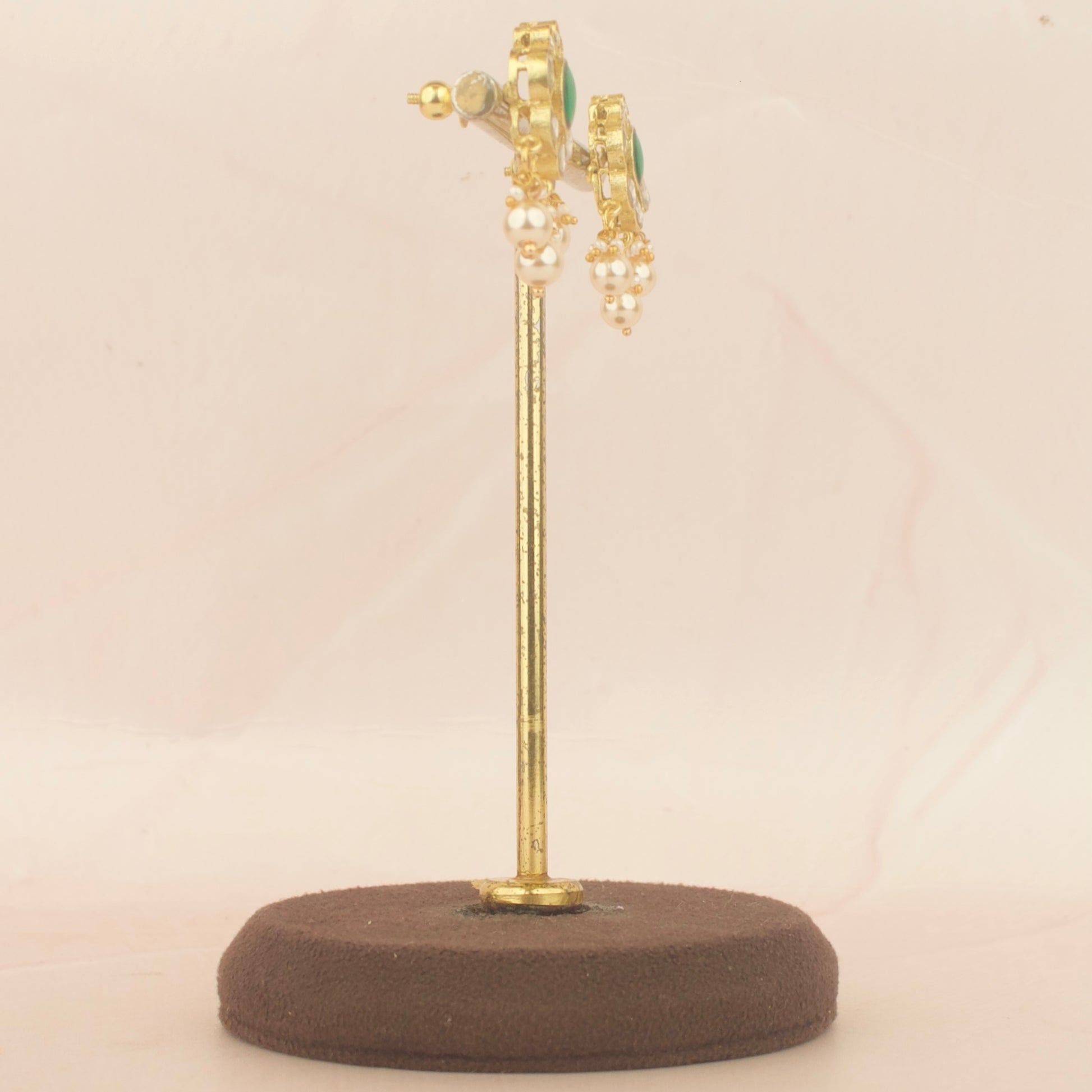 Charming Jadau Kundan Nantad style Short Necklace with Earrings