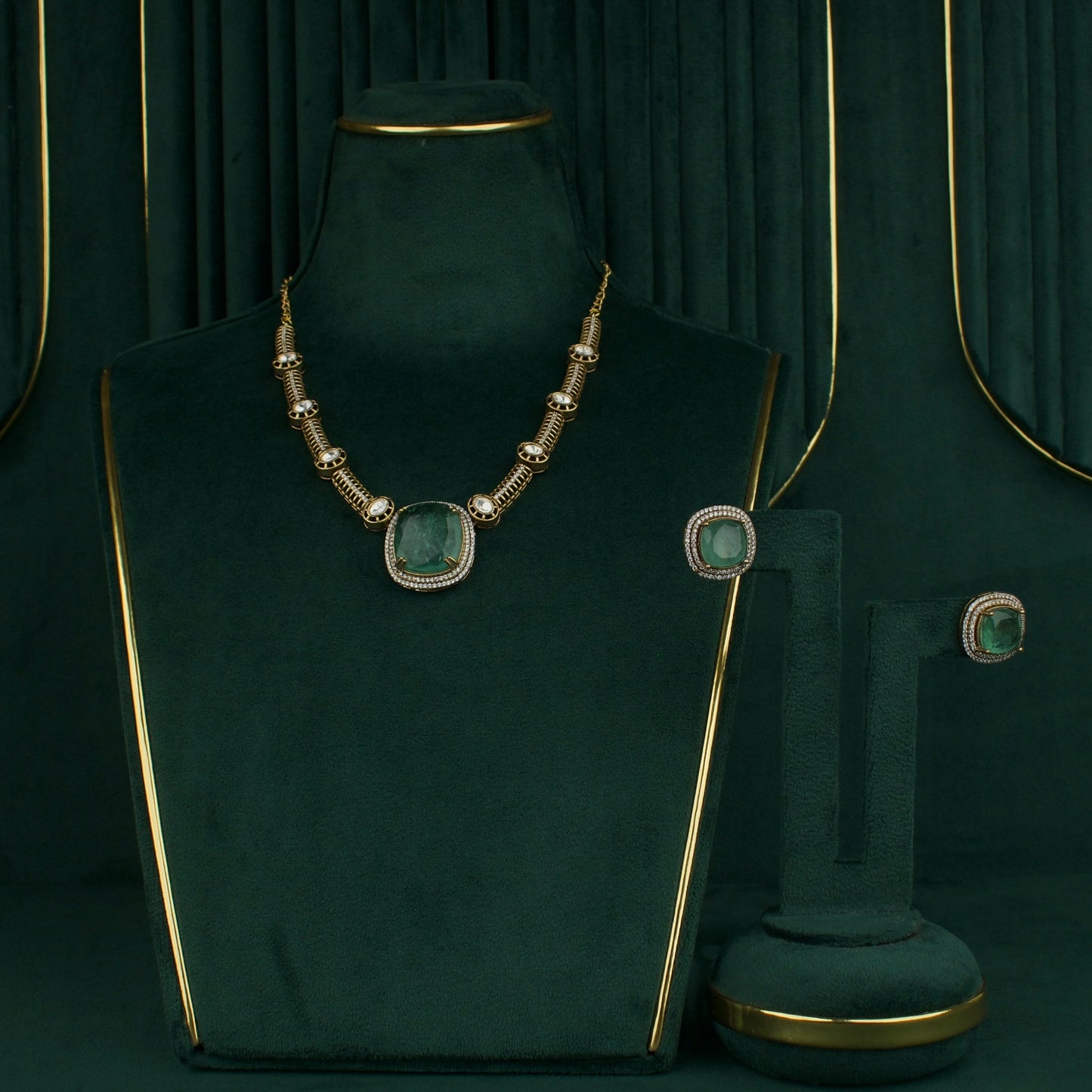 Sleek Victorian Short Necklace With Earrings