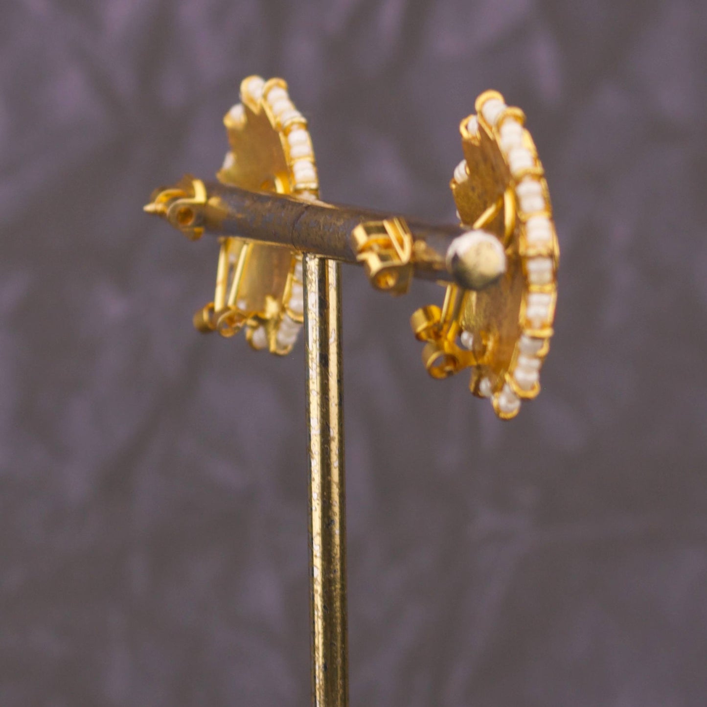 Elegant Jadau Kundan Stud Earrings With Pearl Bordering