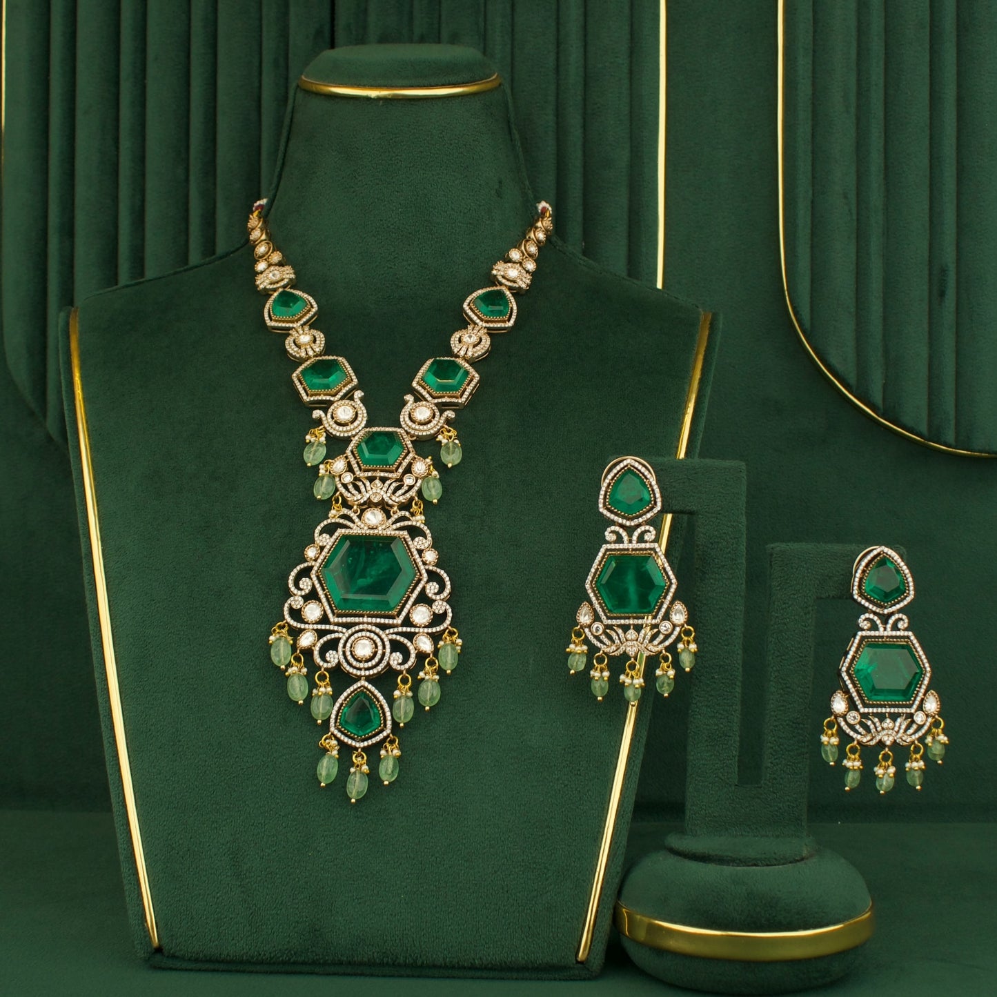 Victorian Design Big Stone Necklace With Matching Earrings