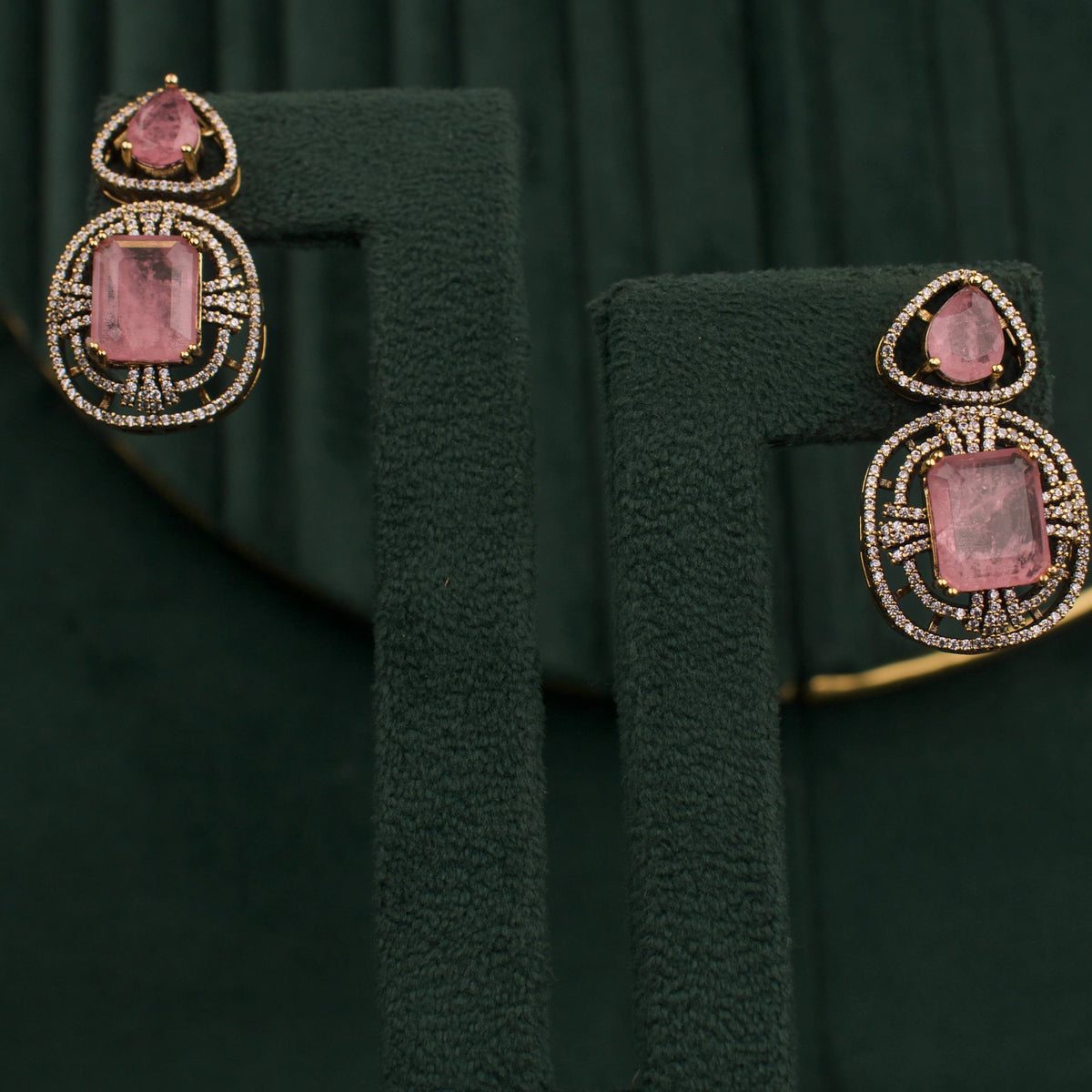 Handcrafted detail view of Delicate Victorian Kanti Style Necklace Set jewelry piece