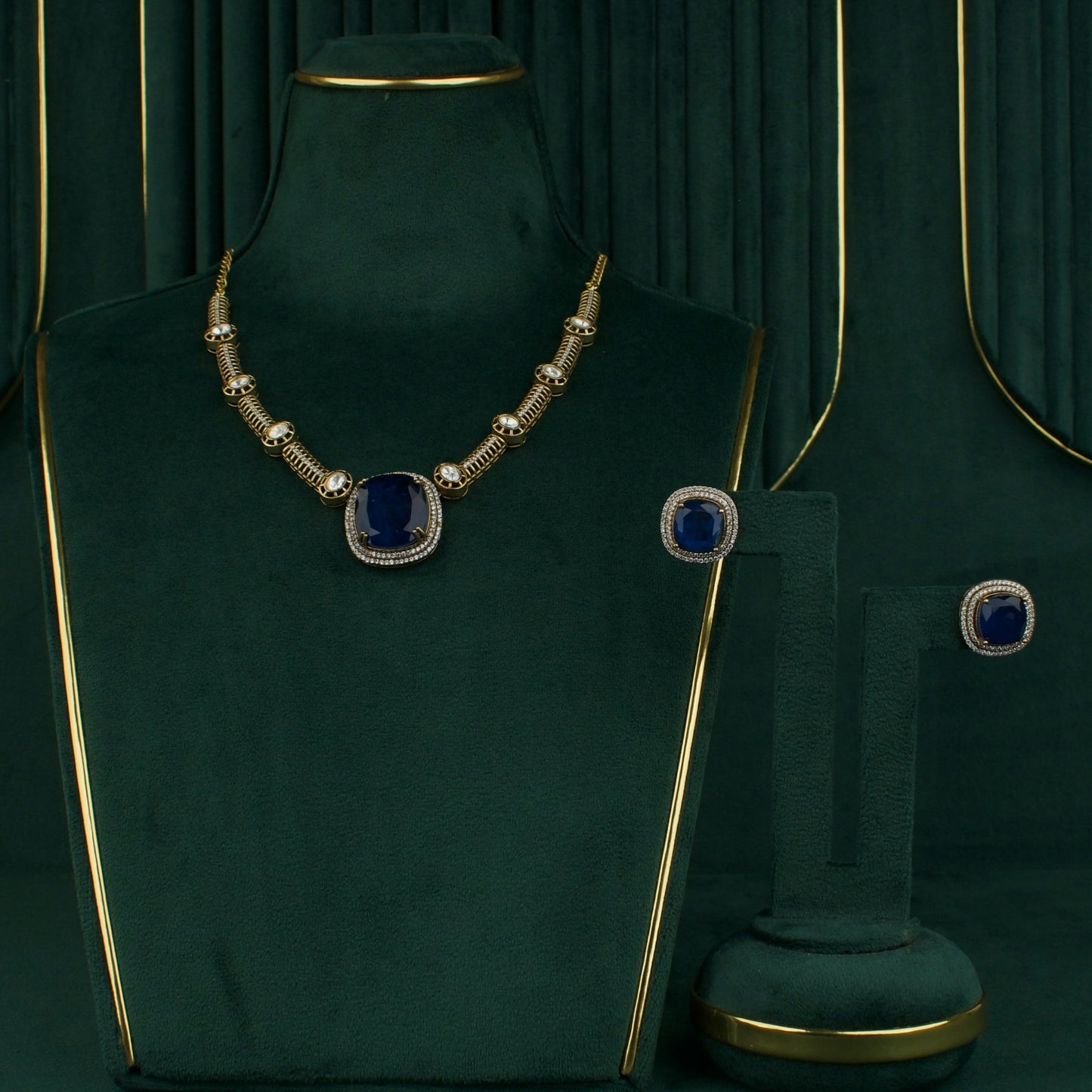 Sleek Victorian Short Necklace With Earrings