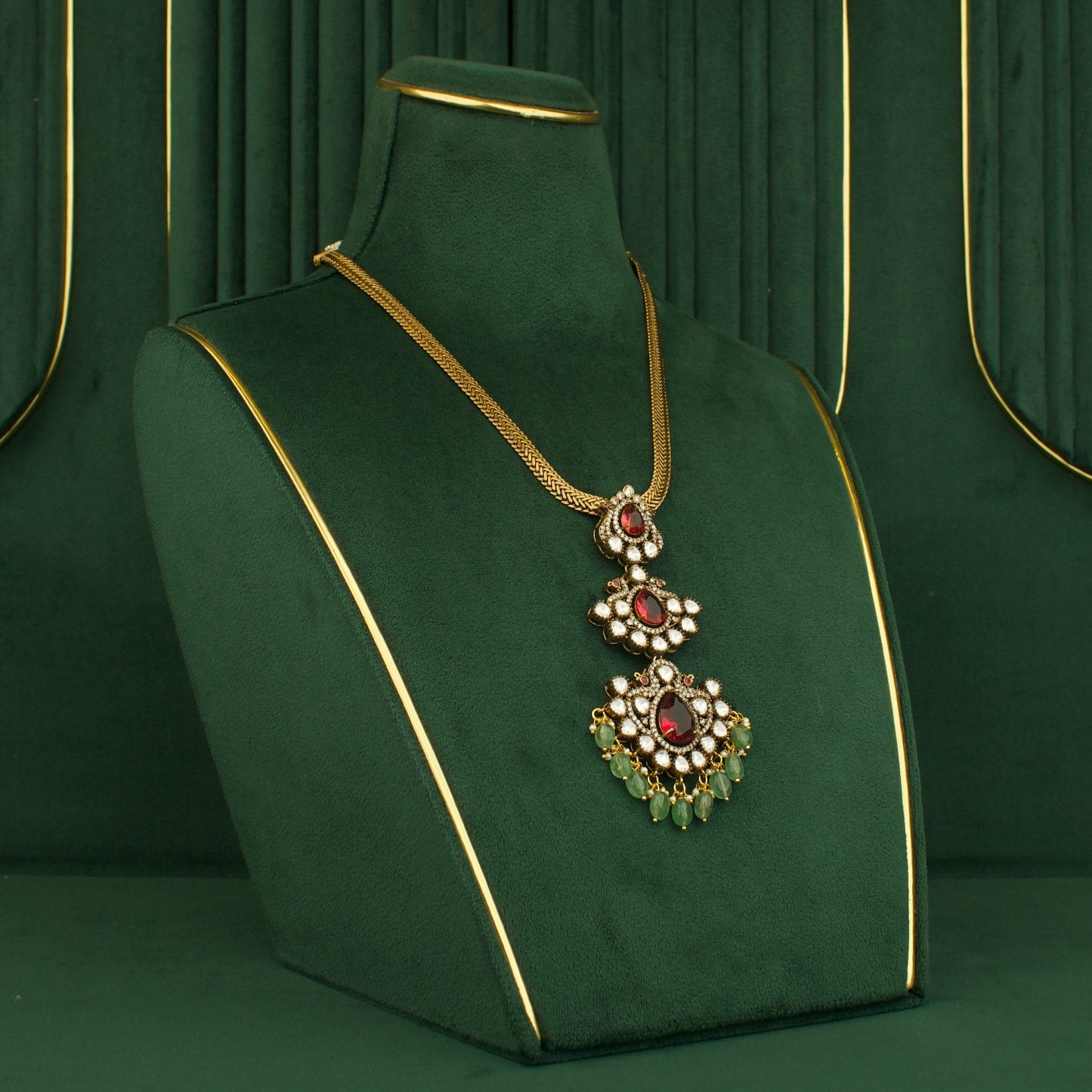 Classic Victorian Finishing Nanthad Necklace With Earring