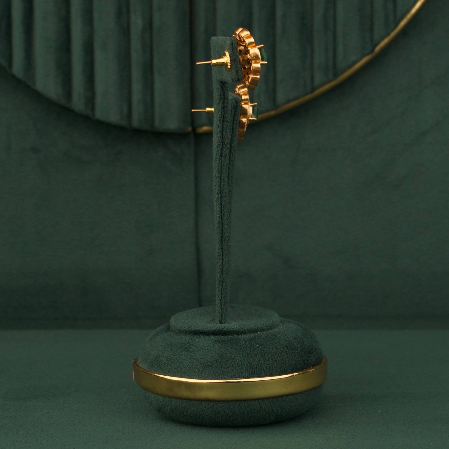 Elegant Emerald Polki Long Necklace With Pendant And Stud Earrings