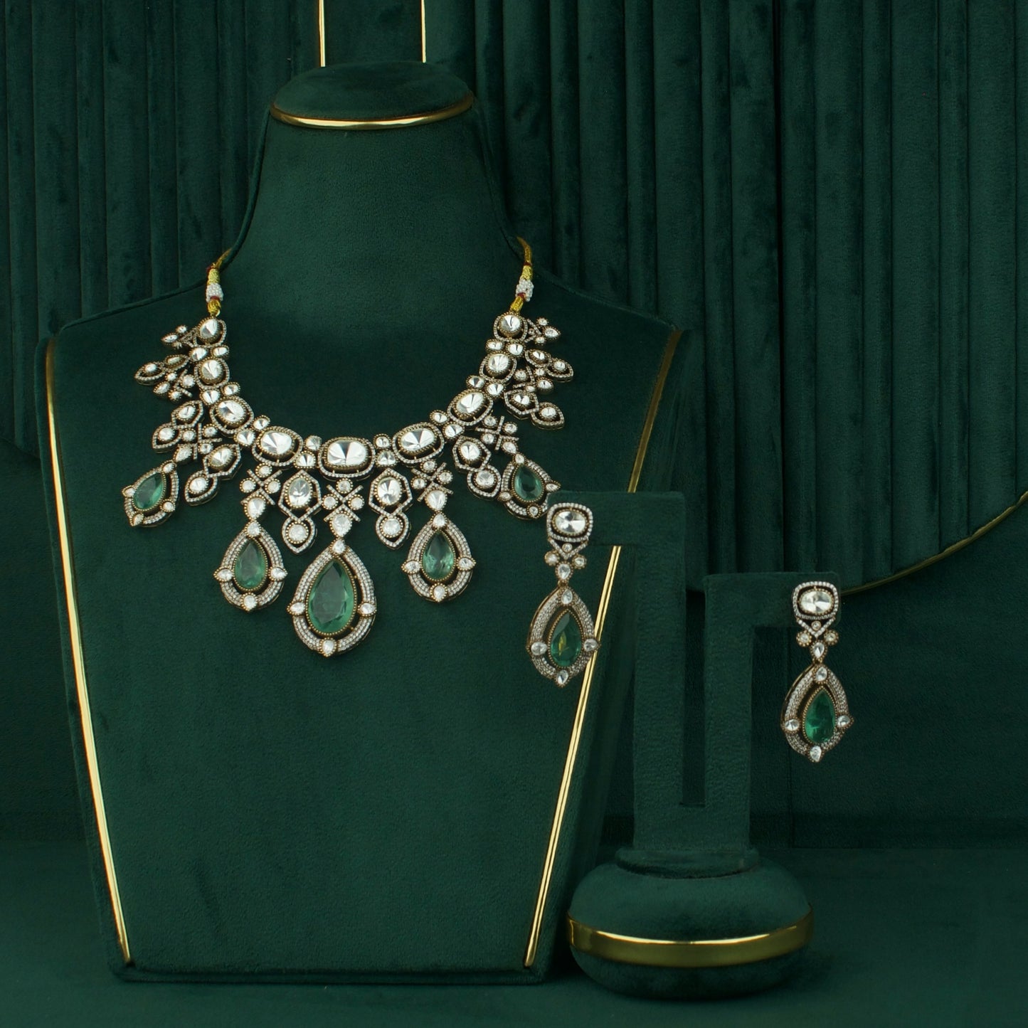 Majestic Emerald Teardrop Victorian Polki Necklace Set