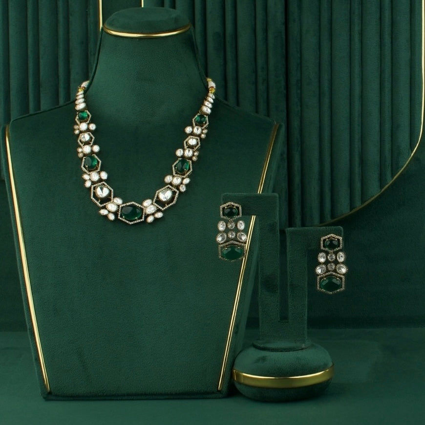 Antique Victorian Necklace with Polki Kundan Stones and earrings