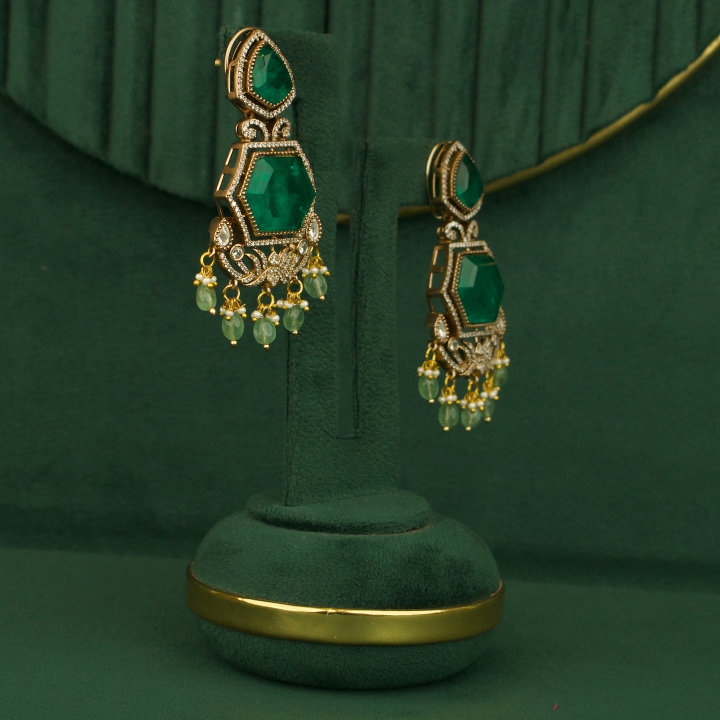 Victorian Design Big Stone Necklace With Matching Earrings