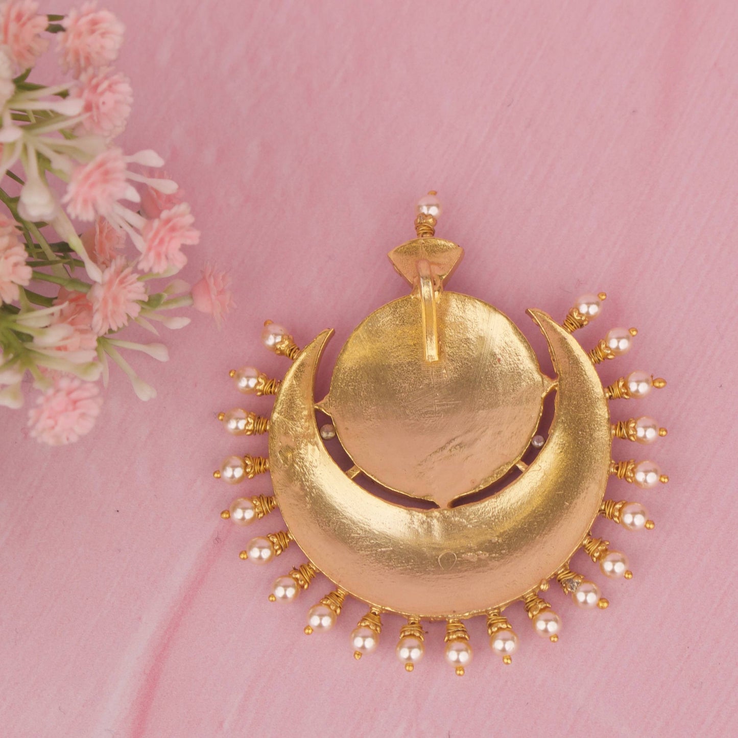 Floral Design Chand Shaped Shaped Jadau Kundan Locket