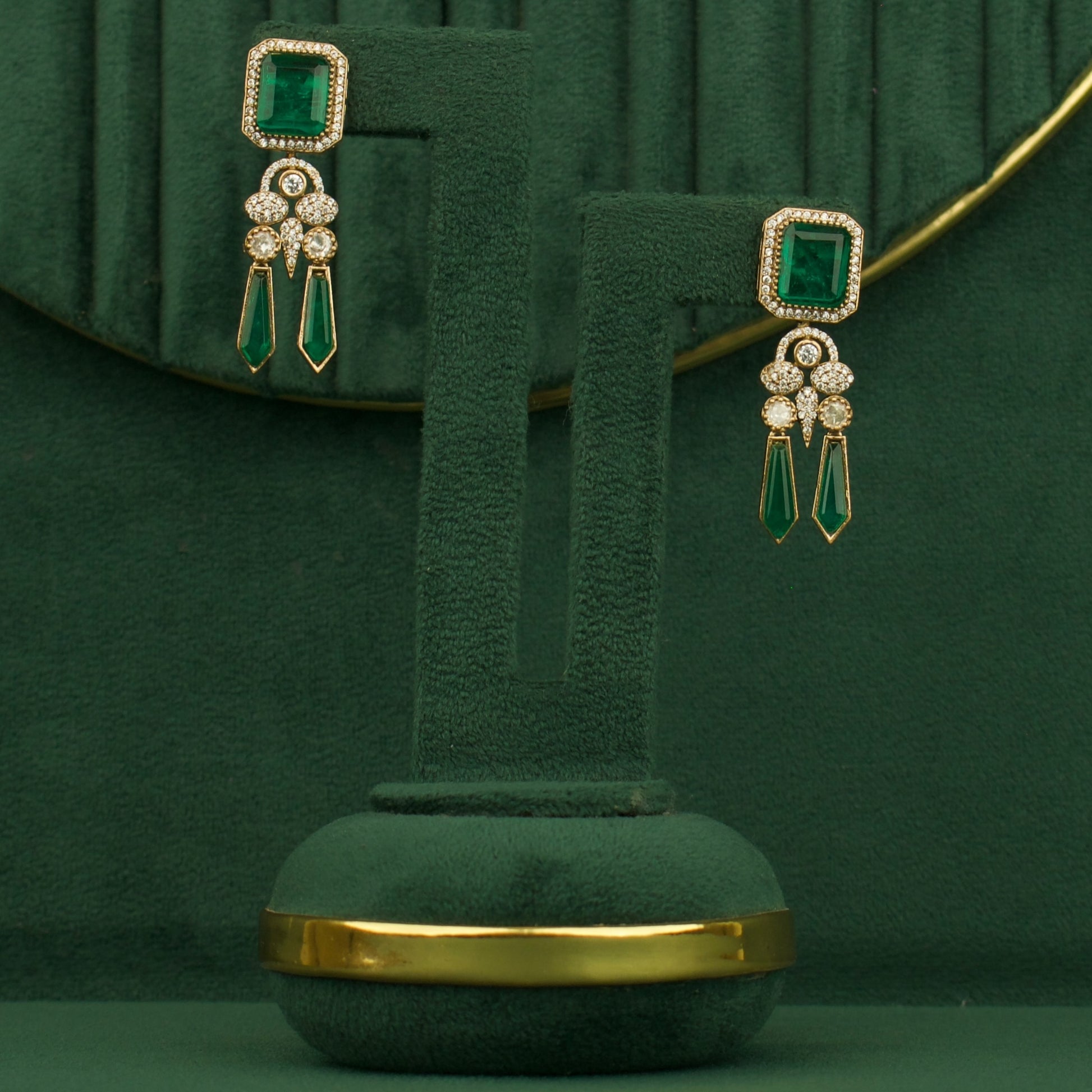 Majestic Victorian Short Necklace With Earrings