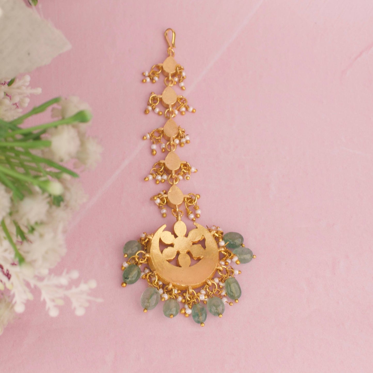Chand Design Jadau Kundan Maang Tikka With Emerald Beads