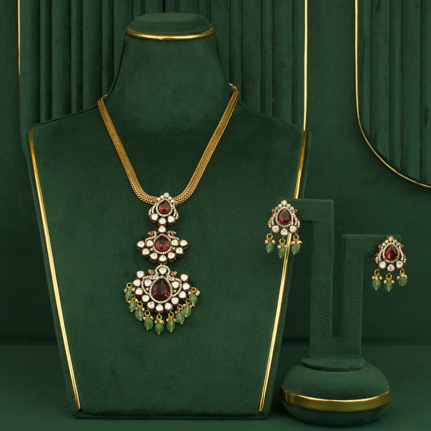 Classic Victorian Finishing Nanthad Necklace With Earring