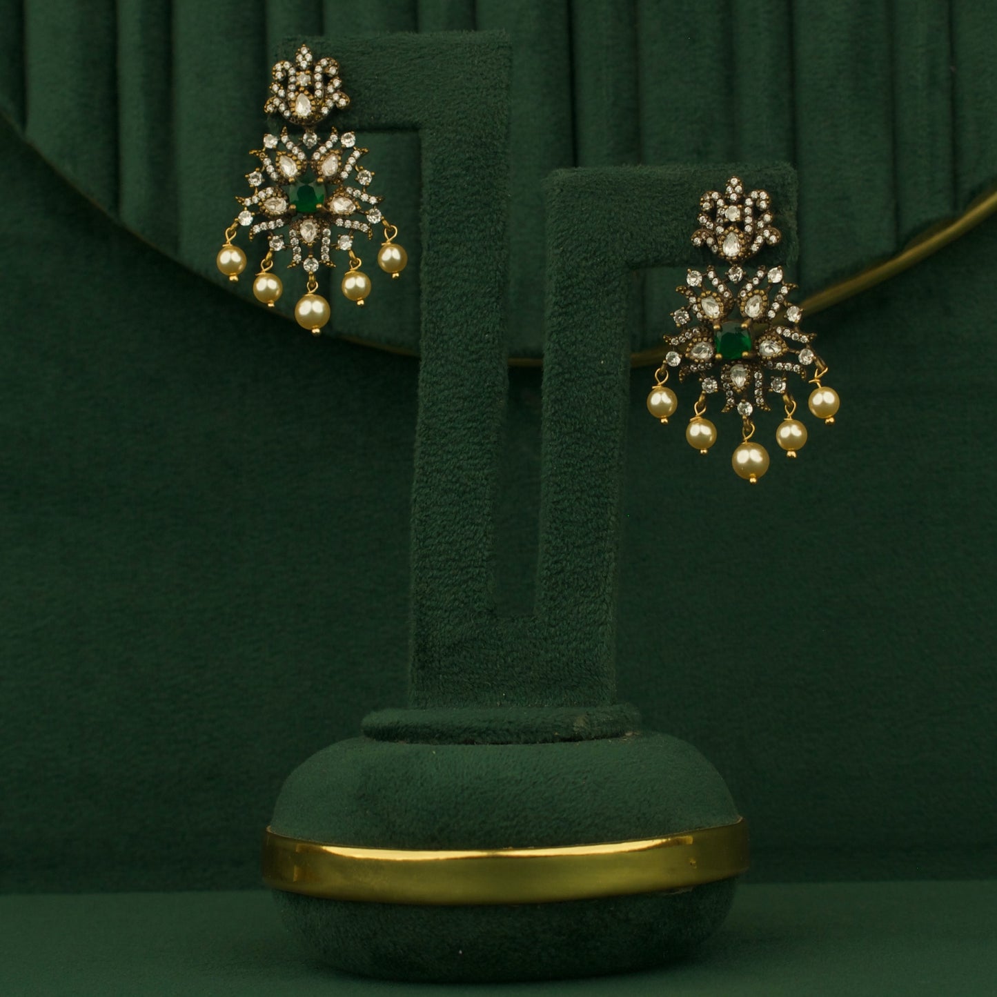 Radiant Design Fusion Kundan & Polki Victorian Short Necklace Set