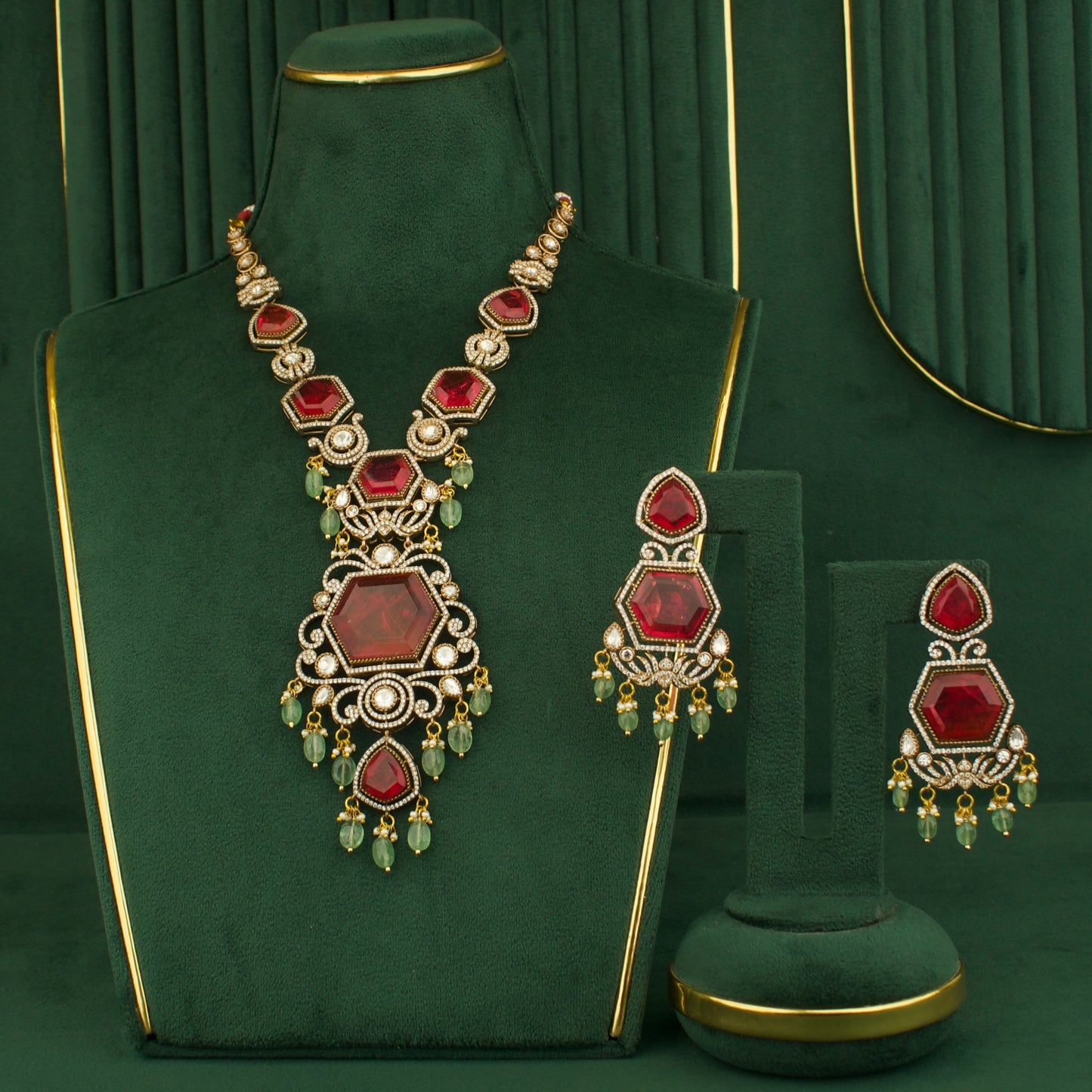 Victorian Design Big Stone Necklace With Matching Earrings