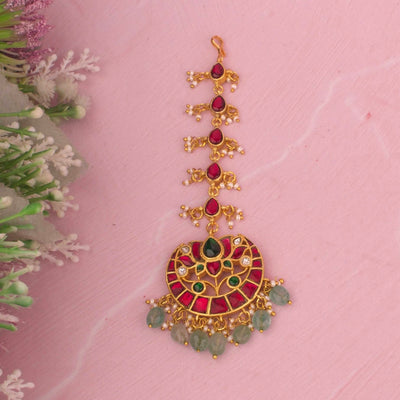 Classic Jadau Kundan Maang Tikka With Green Beads
