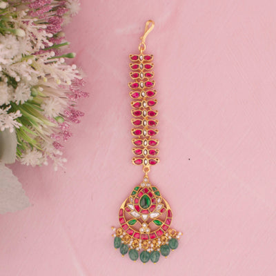 Delicate Jadau Kundan Maang Tikka With Emerald Drops