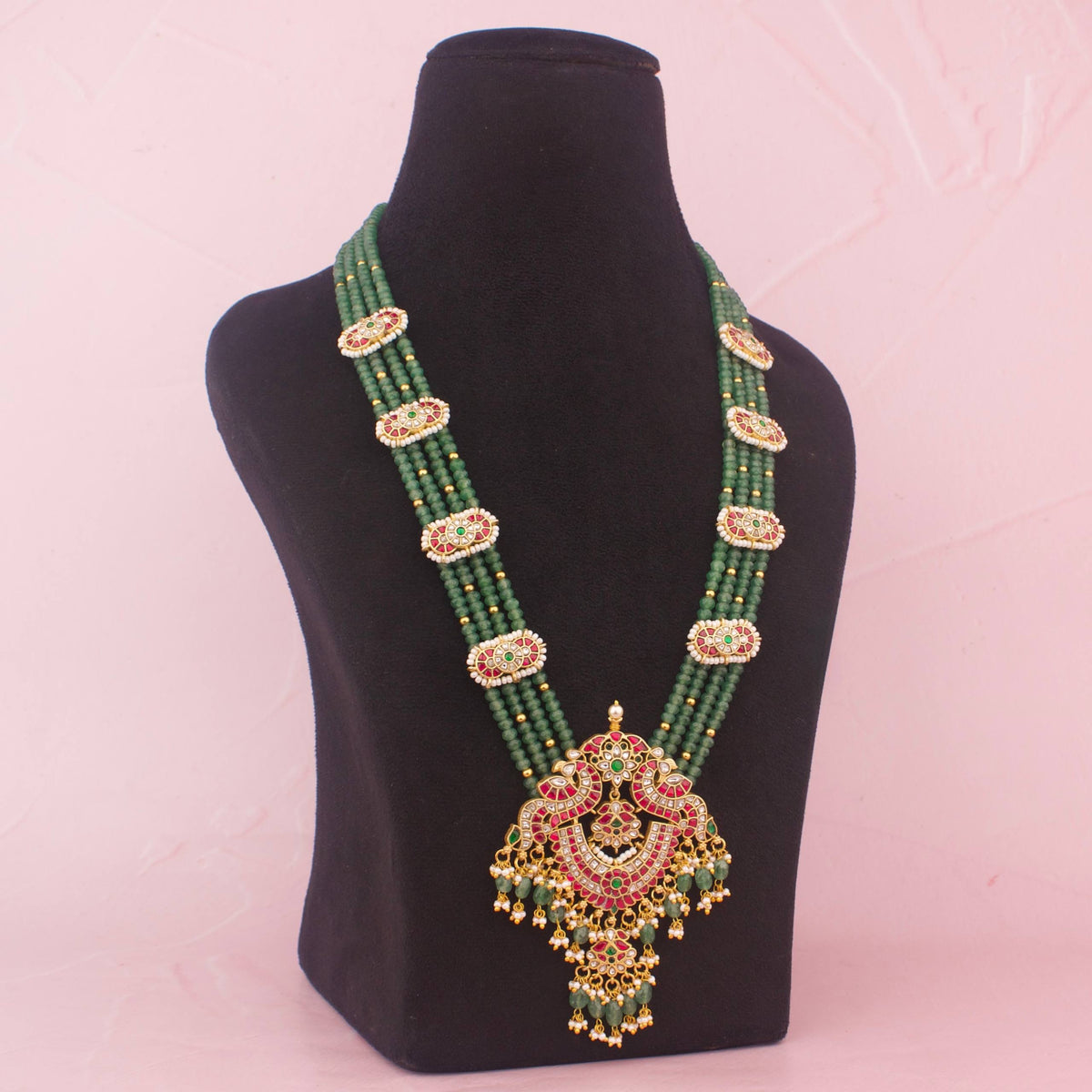 Traditional Jadau Kundan Necklace with Beaded Mala And Statement Pendant Craftsmanship & Detail View - Dulhan Jewels