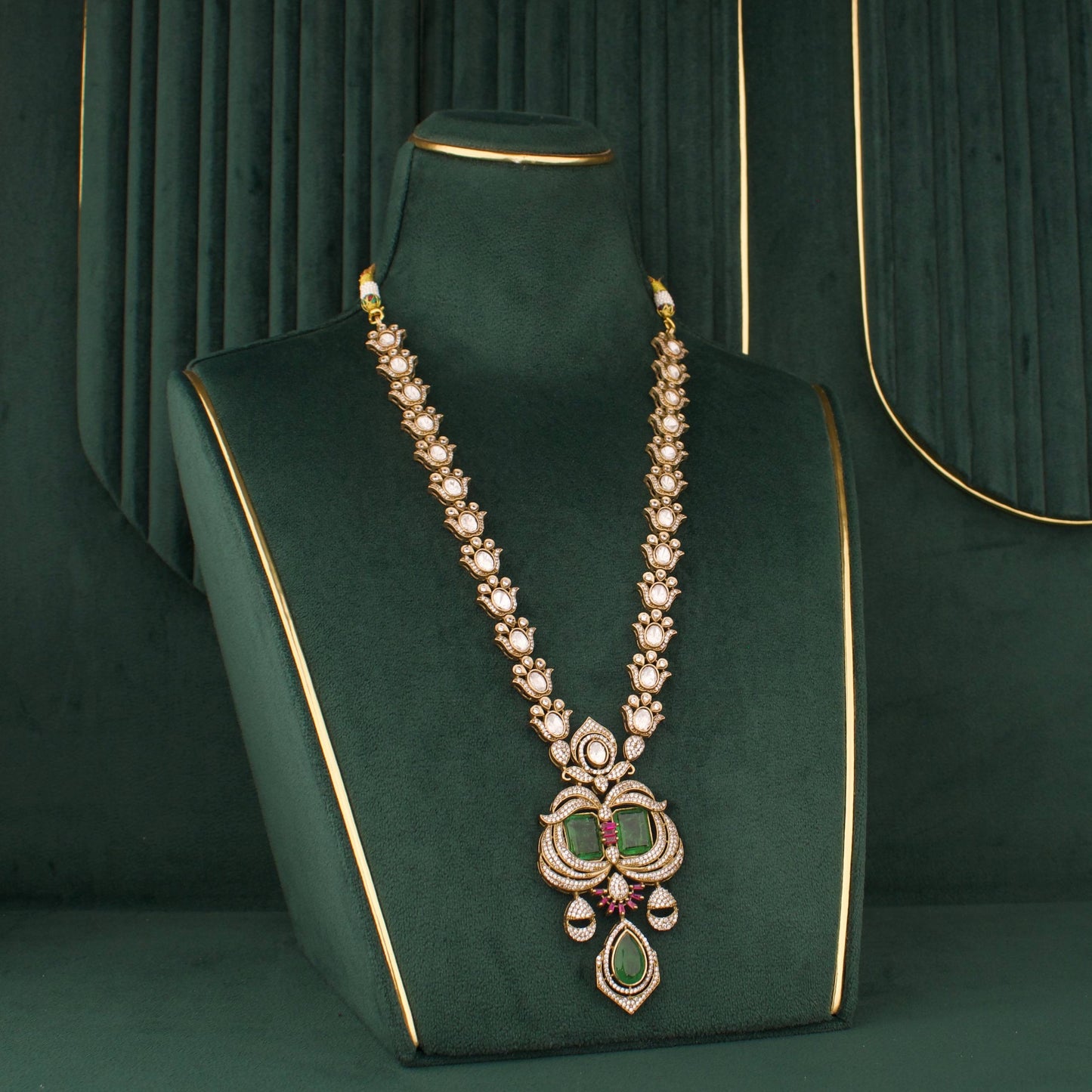 Opulent Victorian Jewelry Set With Emerald Pendant And Matching Earrings