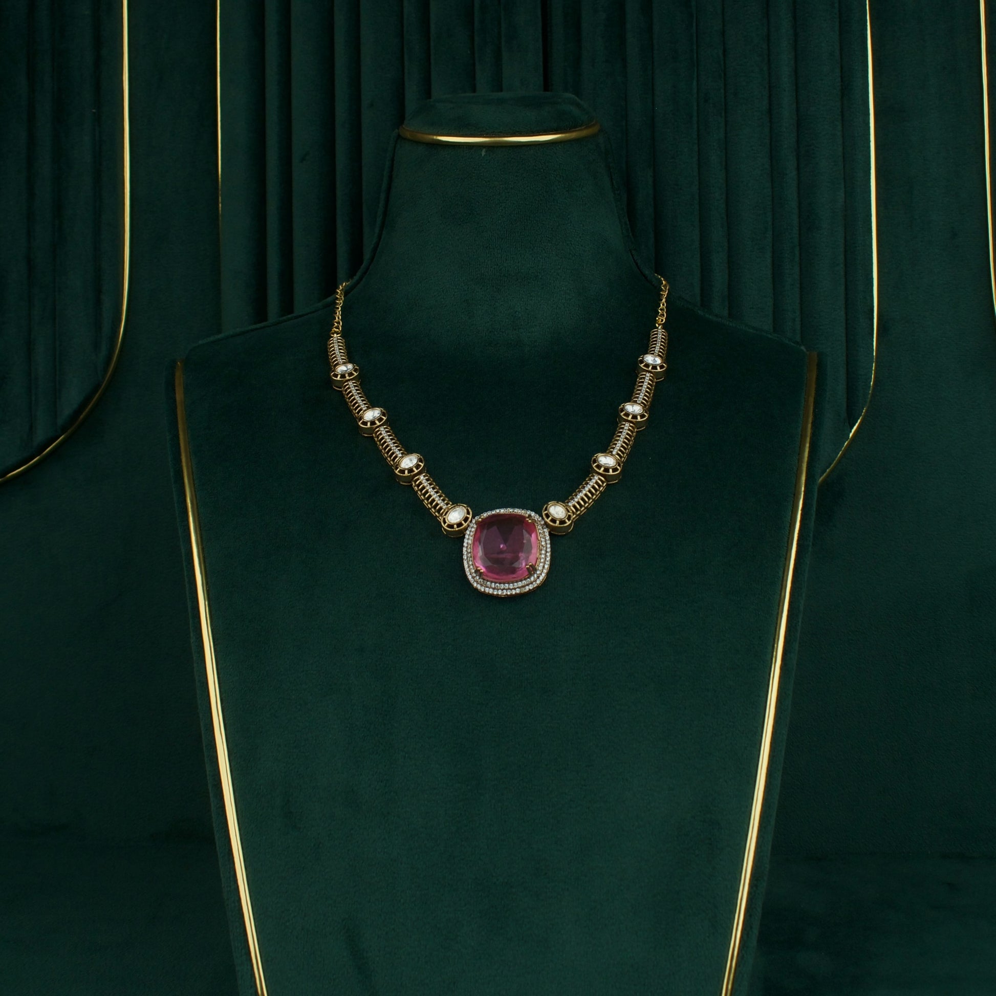 Sleek Victorian Short Necklace With Earrings