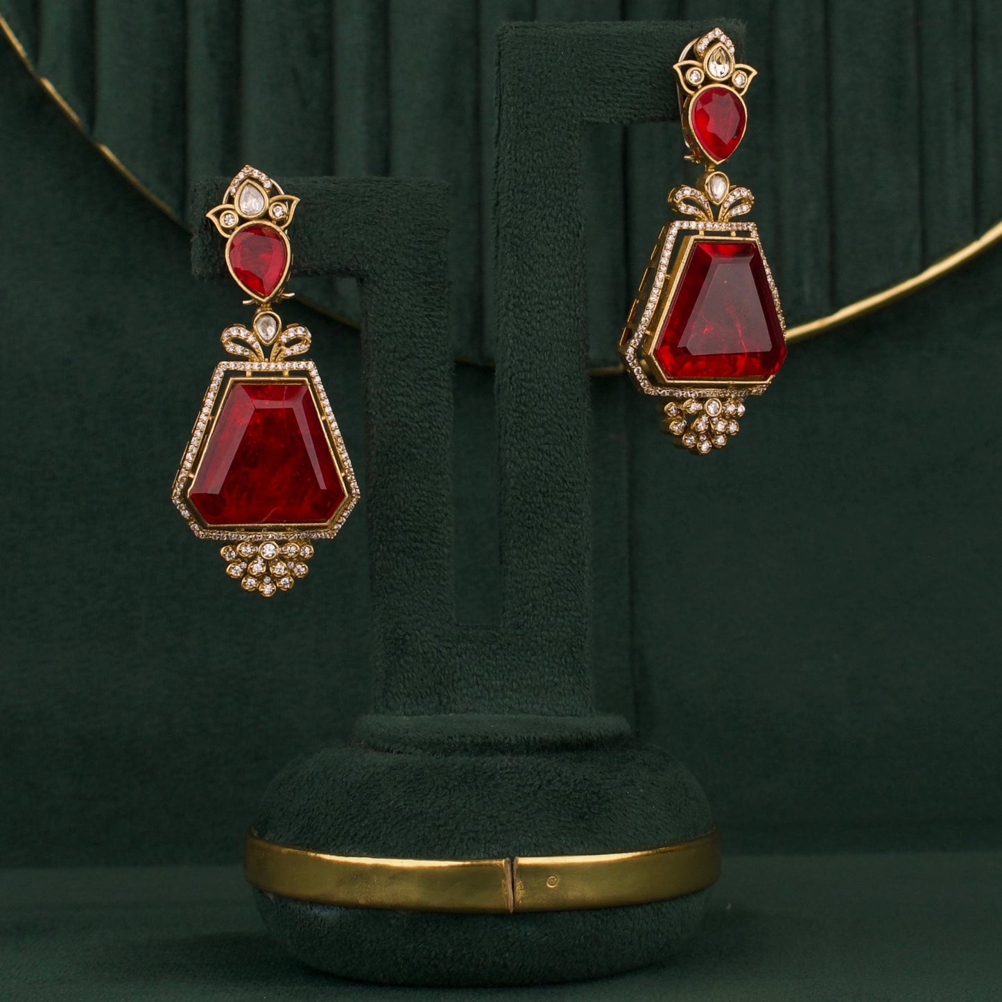 Sleek Victorian Polki Full Neck Choker Set With Matching Earrings