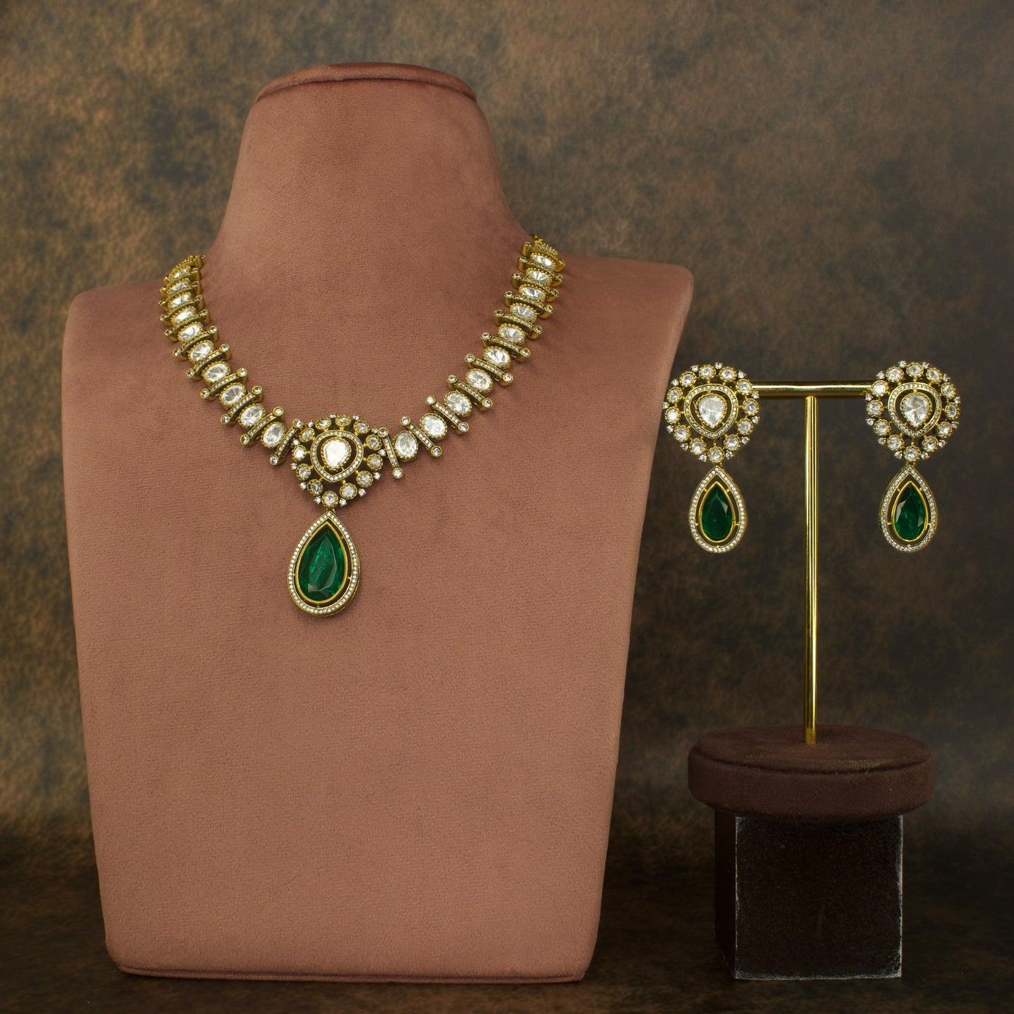 Regal Tranquility: Victorian Necklace Set with High quality Victorian finish