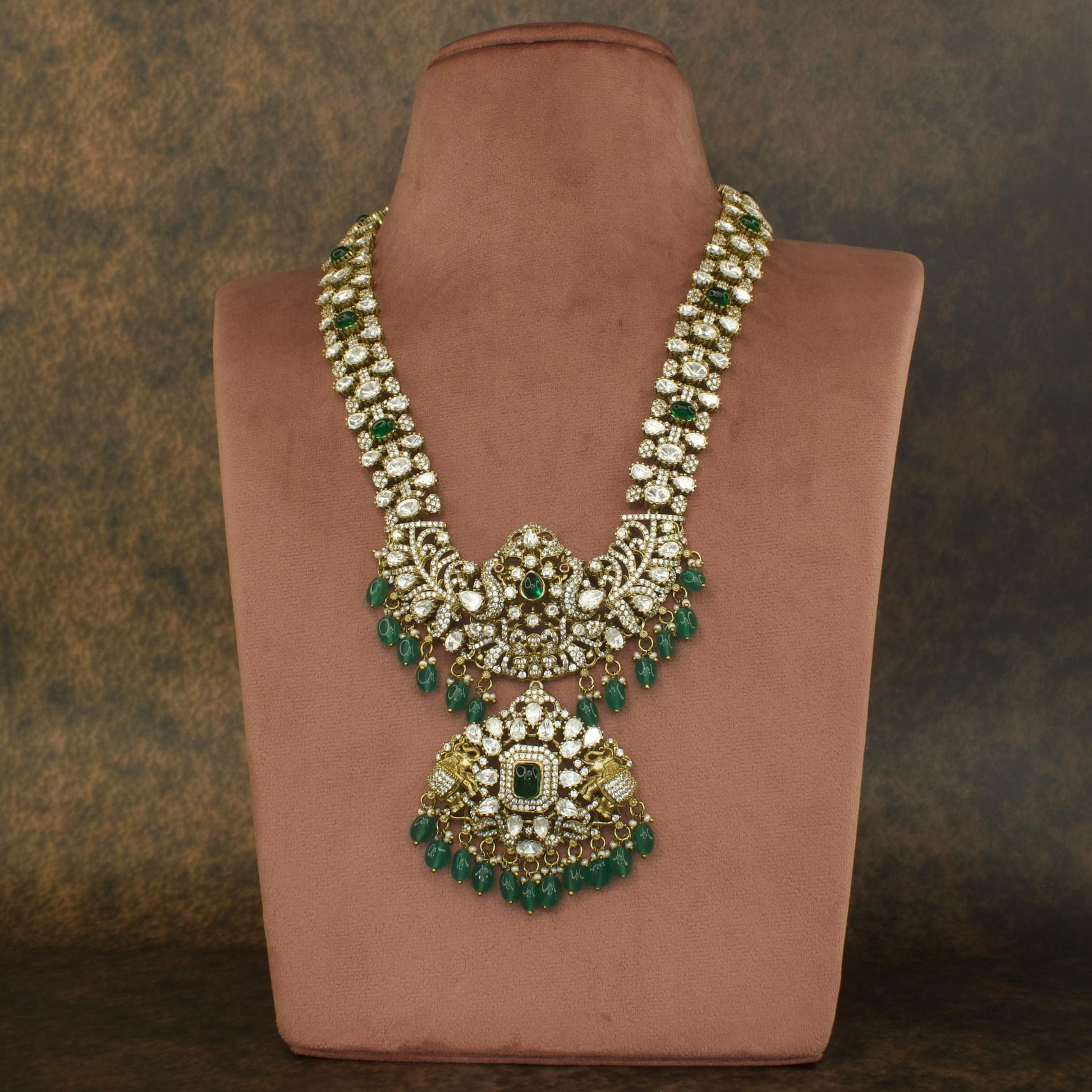 Royal Opulence: Victorian Necklace Set with High quality Victorian finish