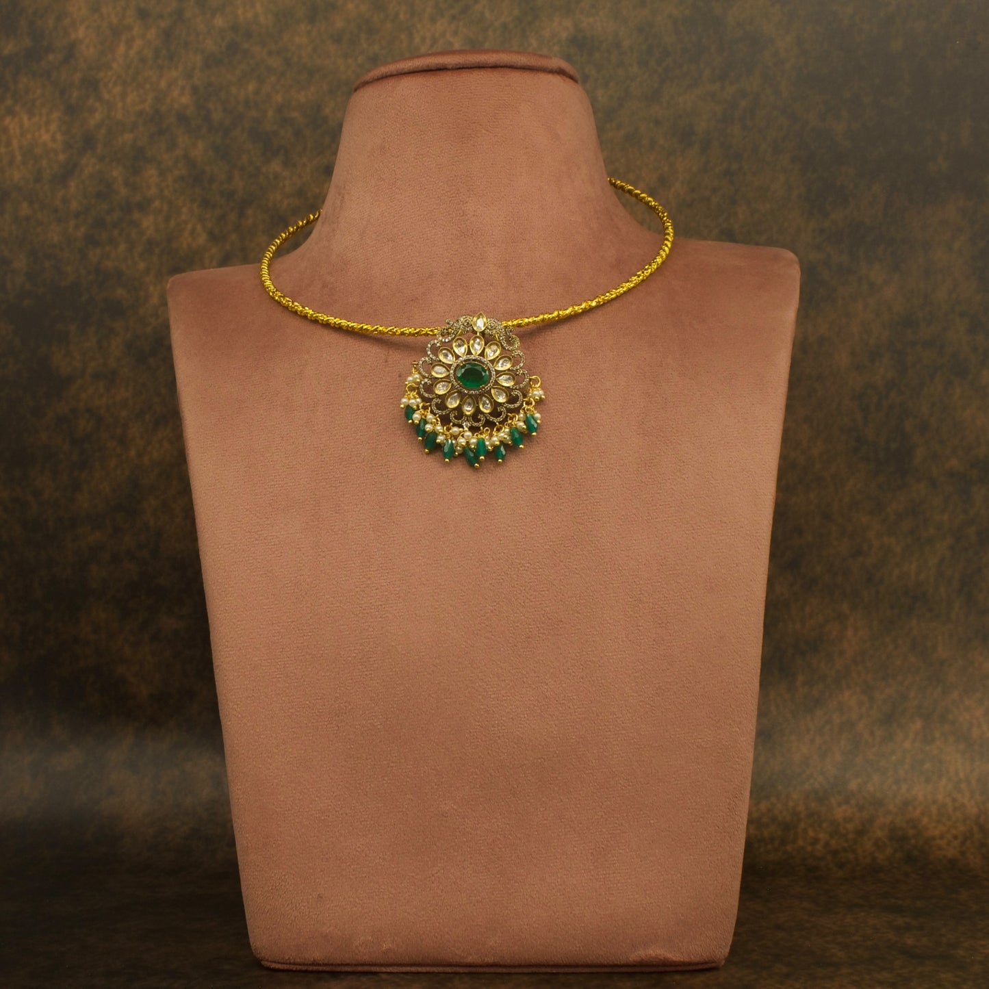 Delicate Kanti Necklace With Polki Victorian Locket