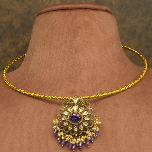 Delicate Kanti Necklace With Polki Victorian Locket