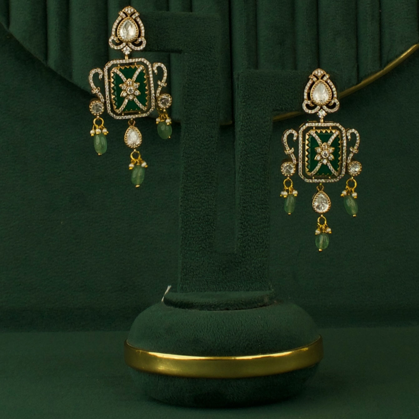 Dazzling Design Fusion Kundan & Polki Victorian Short Necklace Set