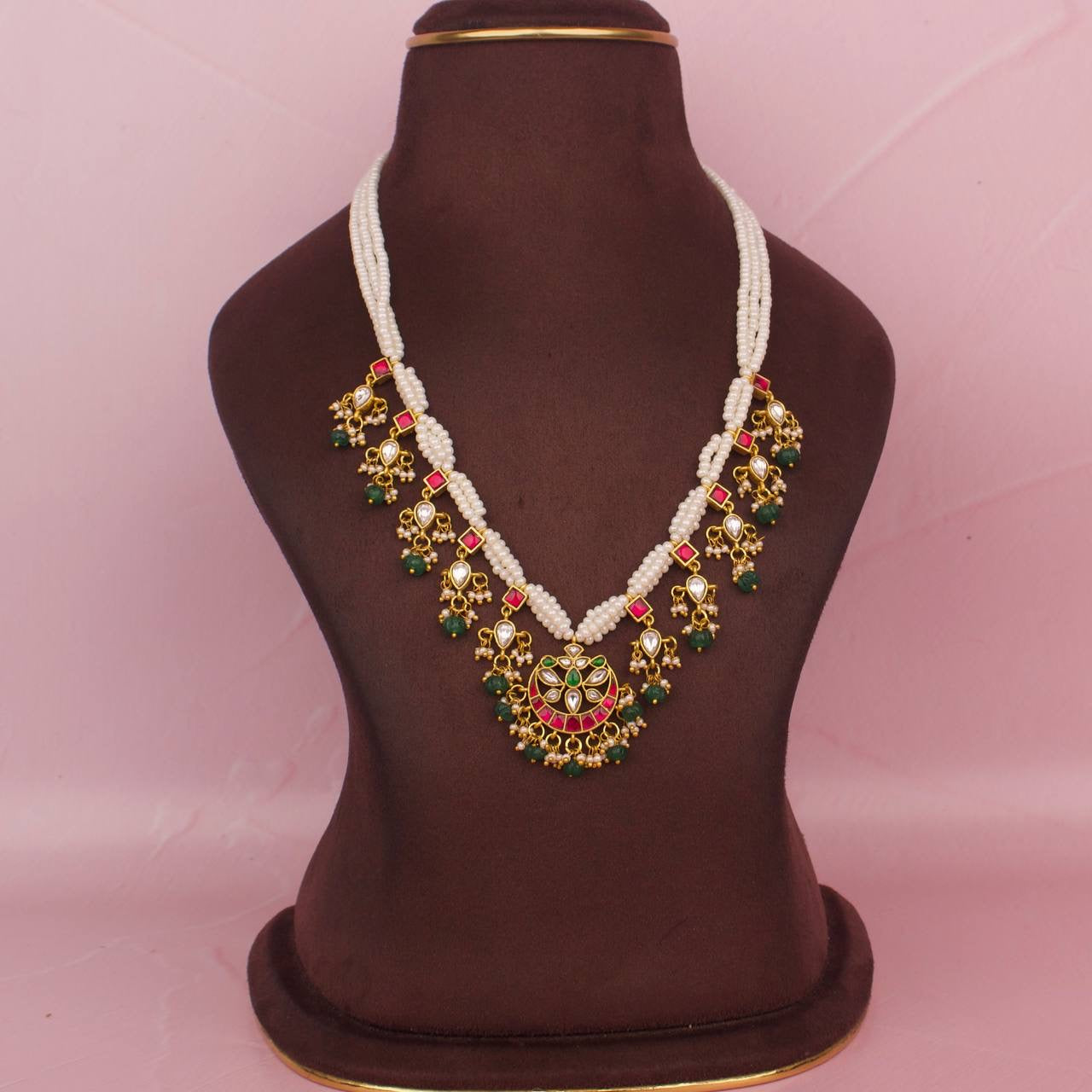 Stylish Jadau Kundan Pearl Short Chain Necklace