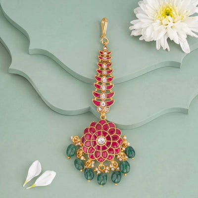Classy Jadau Kundan Maang Tikka With Emerald Beads