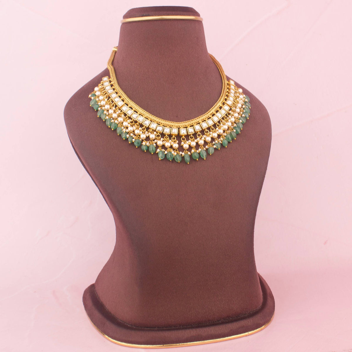 Jadau kundan Jalebi Necklace With Pearls And Green Bead Hangings Craftsmanship & Detail View - Dulhan Jewels