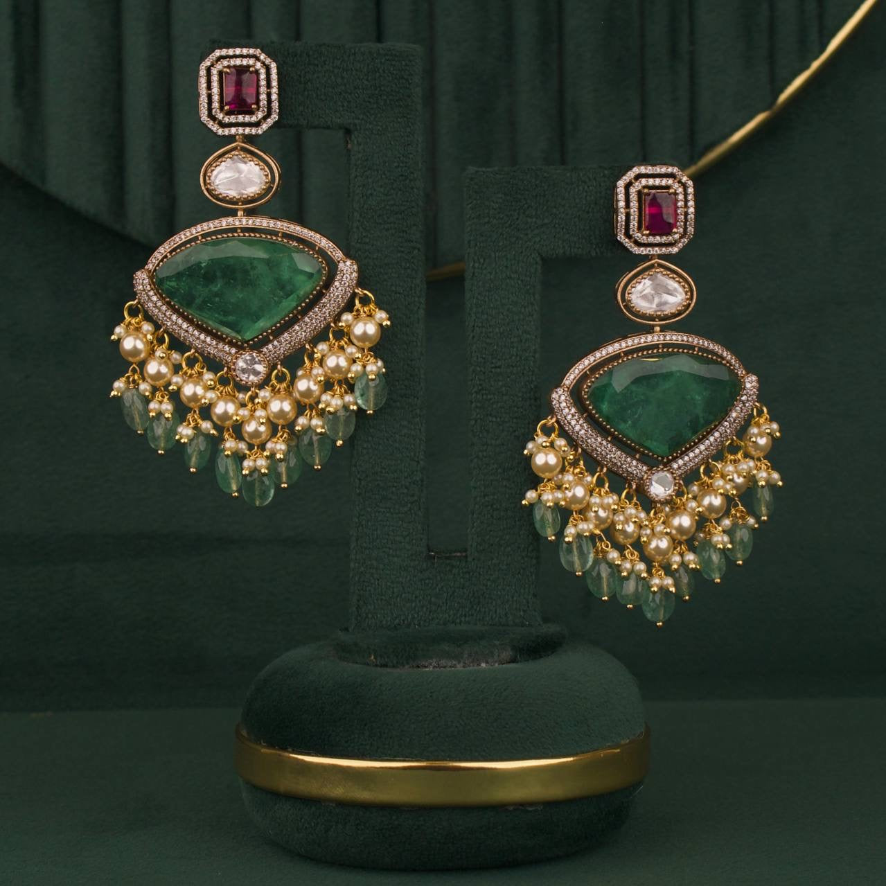 Fusion Victorian Finish Polki Emerald Necklace Set