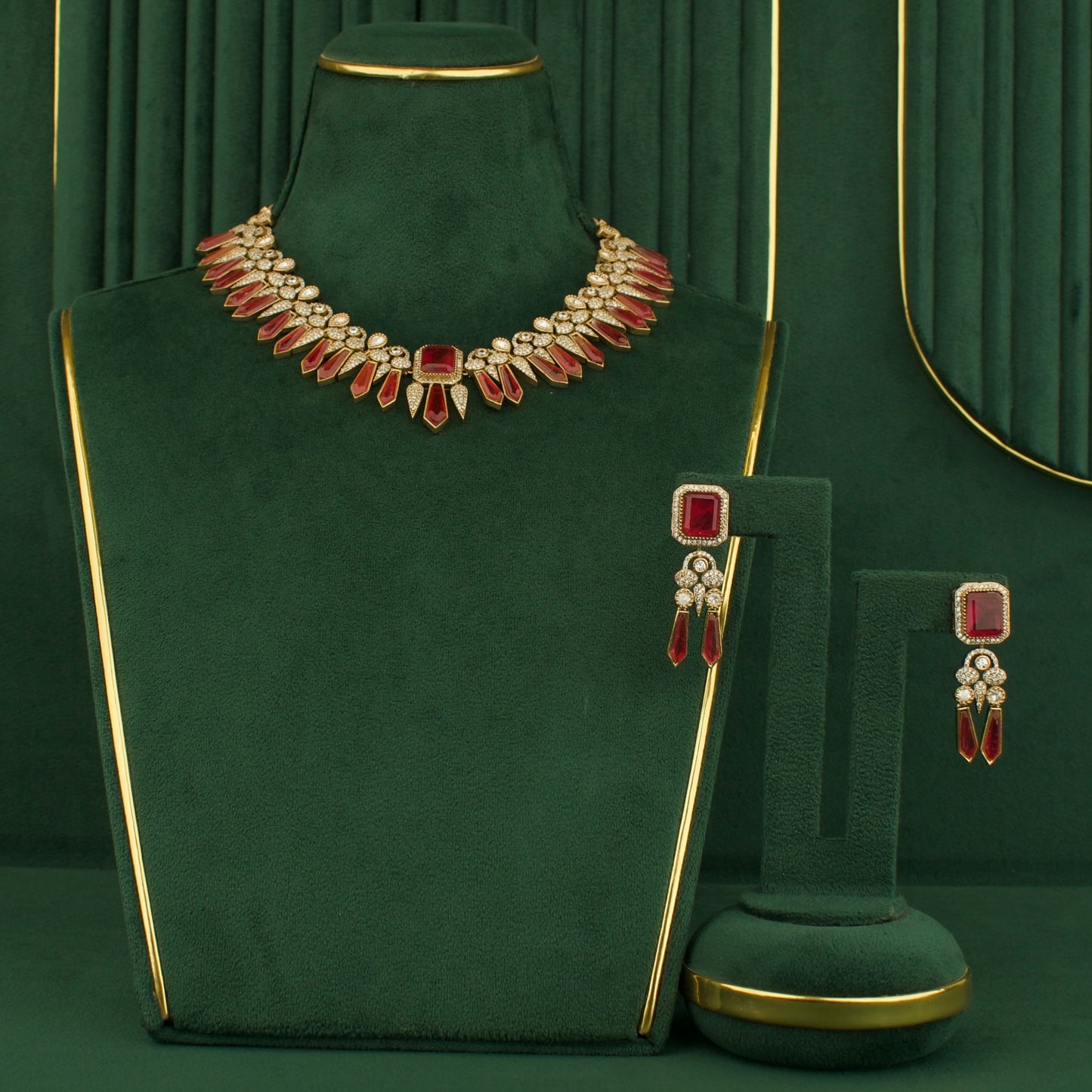 Majestic Victorian Short  Necklace  With  Earrings
