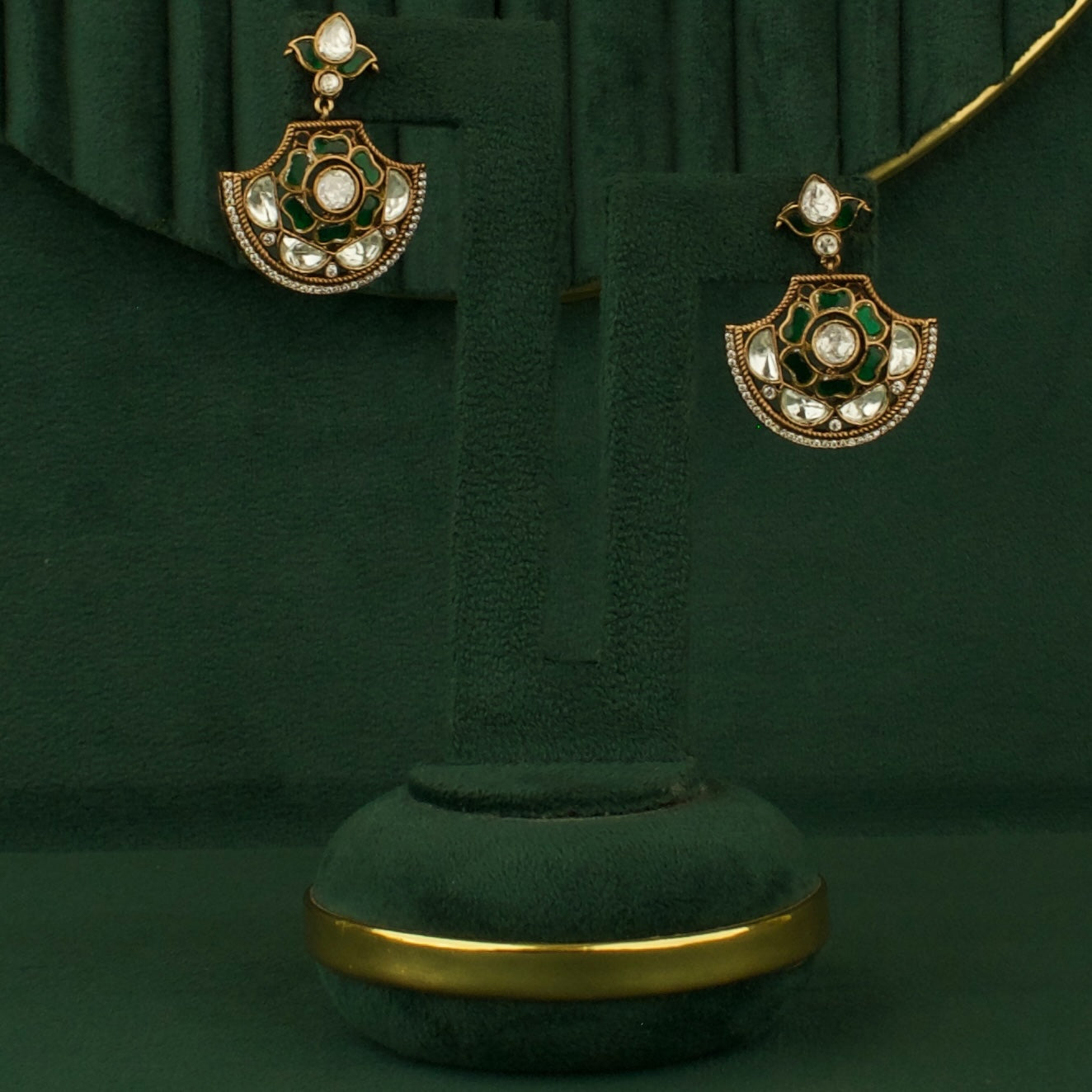 Sleek Chandbali Design Locket Fusion Kundan & Polki Victorian black thread Necklace Set