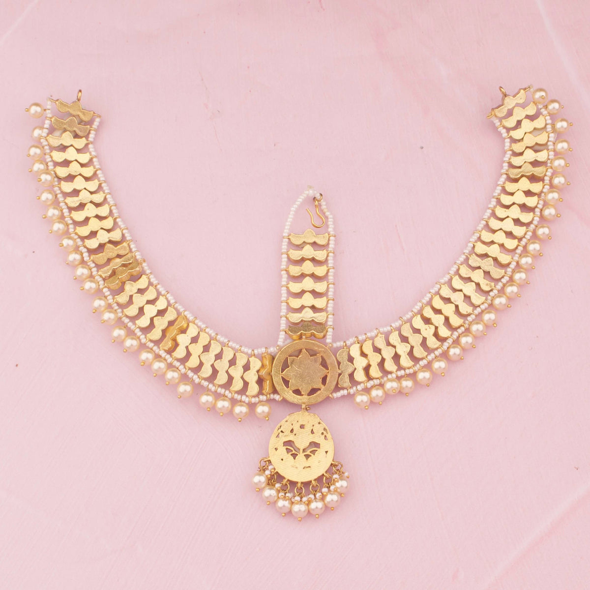 Elegant Bridal Jadau Kundan Mathapatti With Pearl Drops
