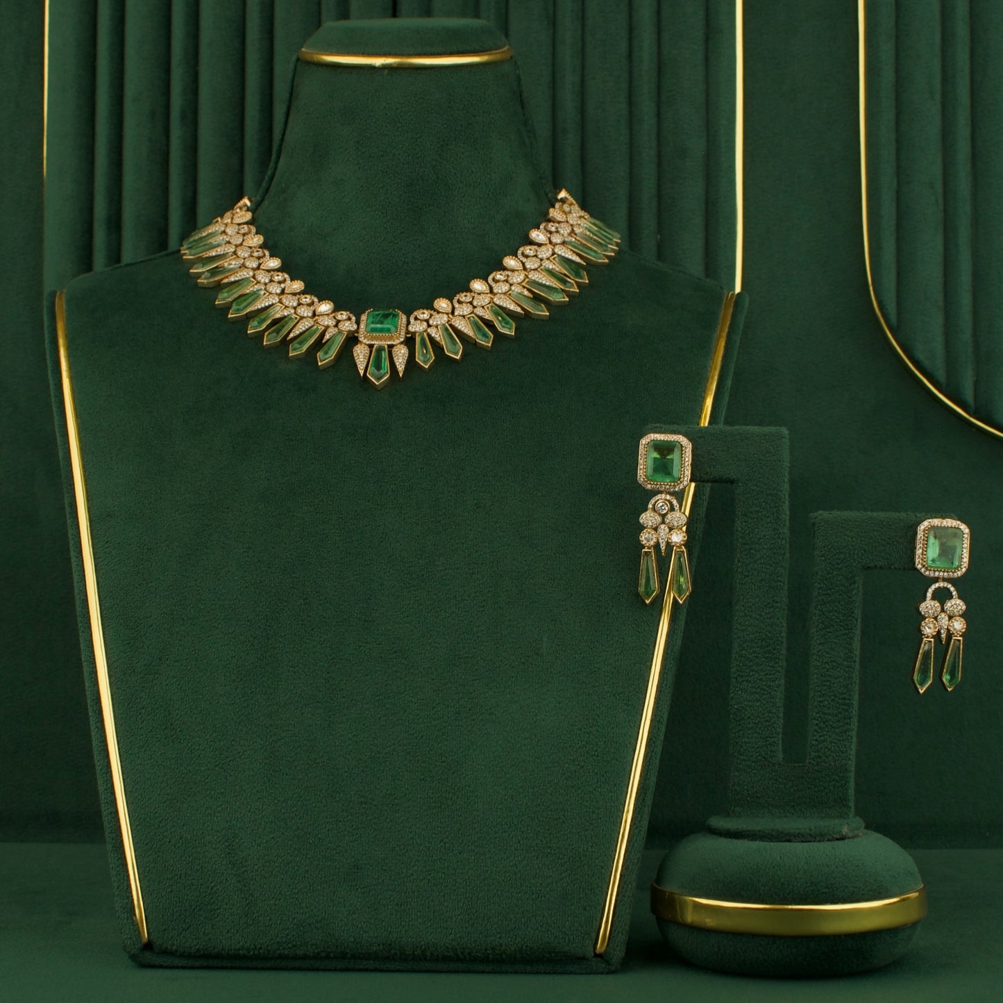 Majestic Victorian Short  Necklace  With  Earrings