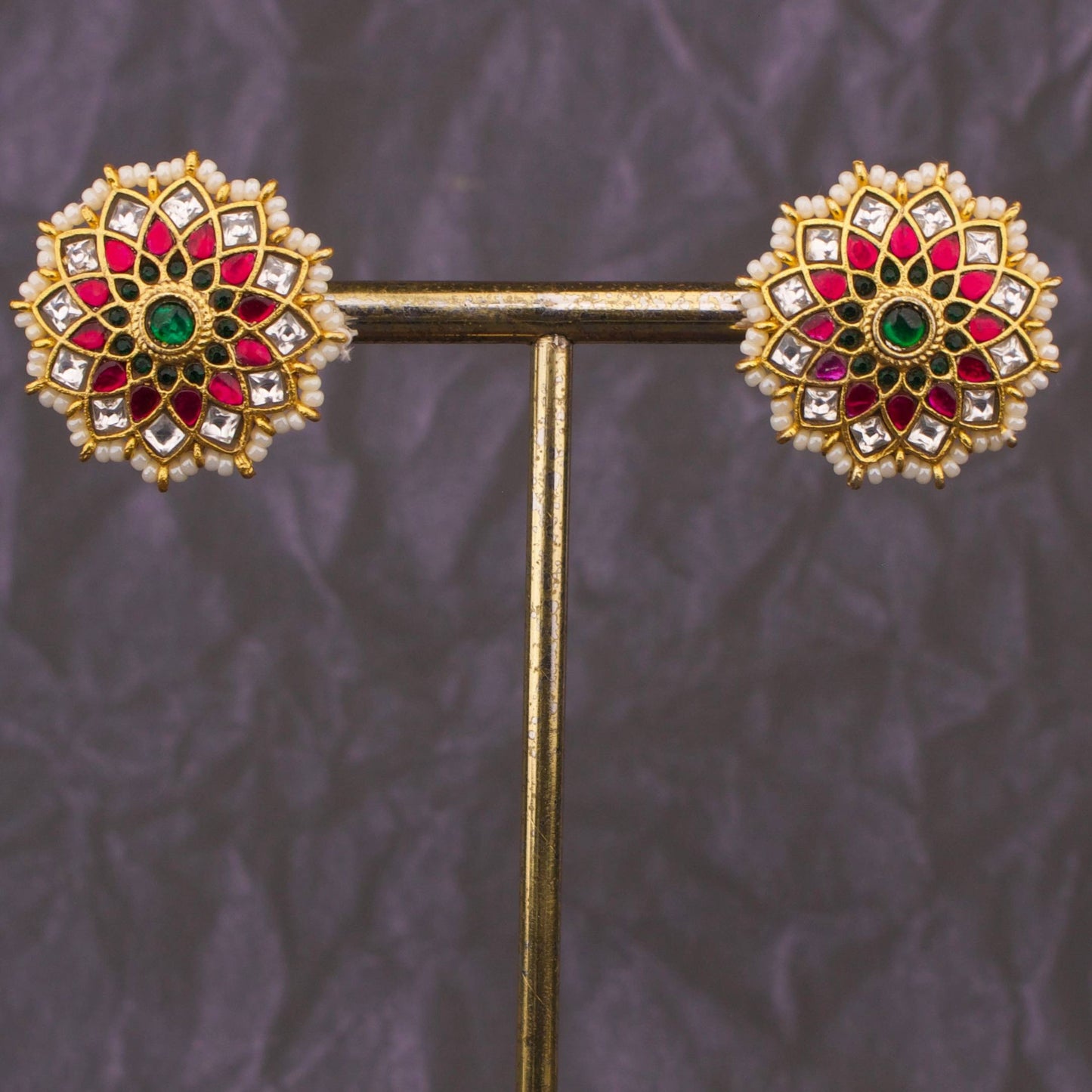 Elegant Jadau Kundan Stud Earrings With Pearl Bordering