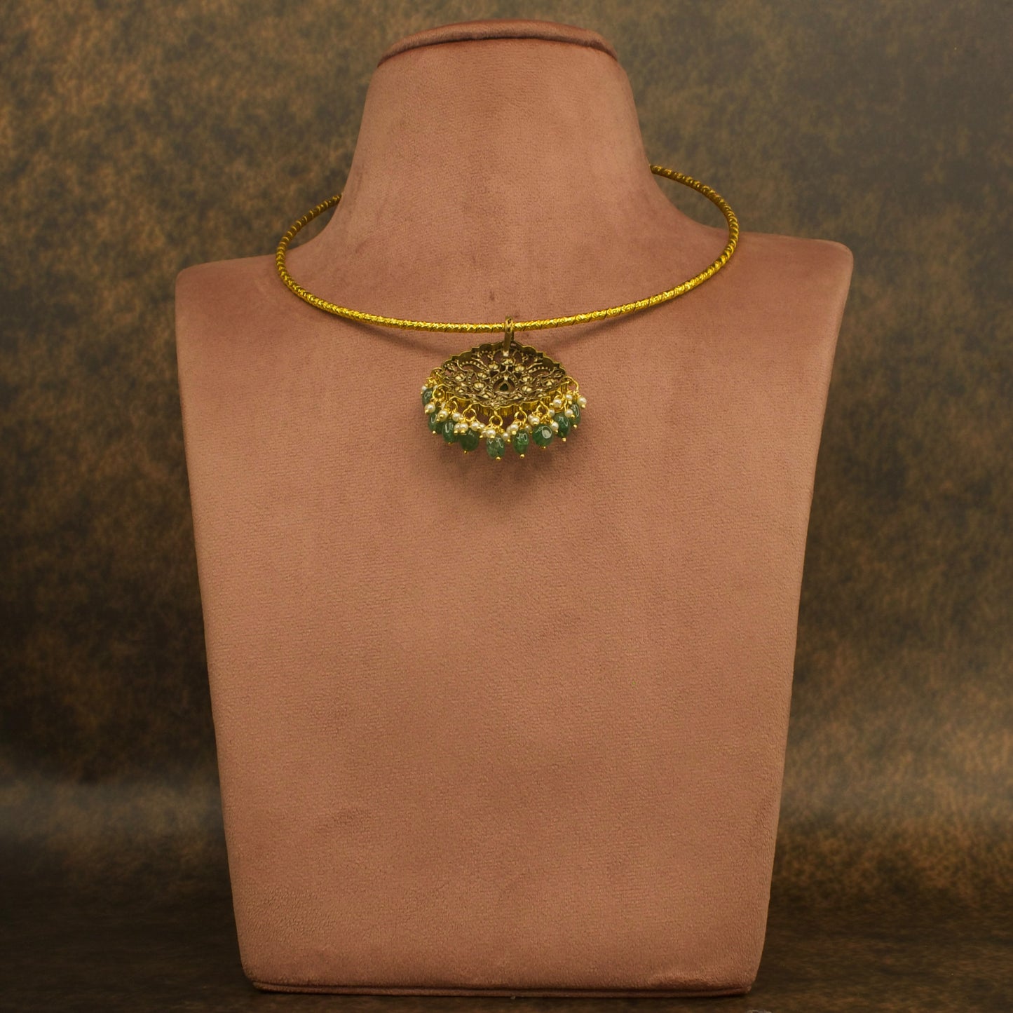 Elegant Kanti style necklace with Victorian locket