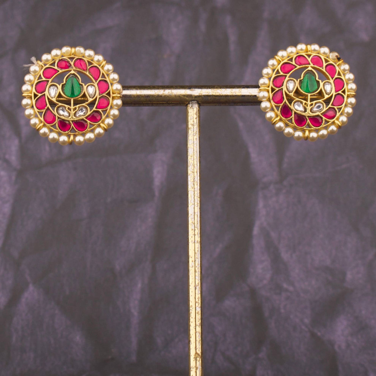 Designer Jadau Kundan Studs With Pearl Bordering Craftsmanship & Detail View - Dulhan Jewels