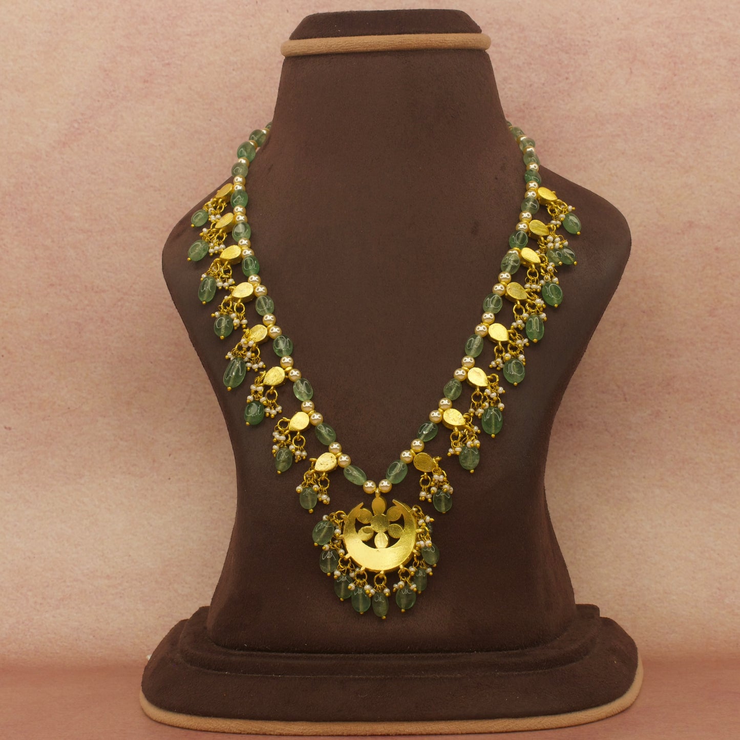 Elegant beads & pearl chain with kundan lockets