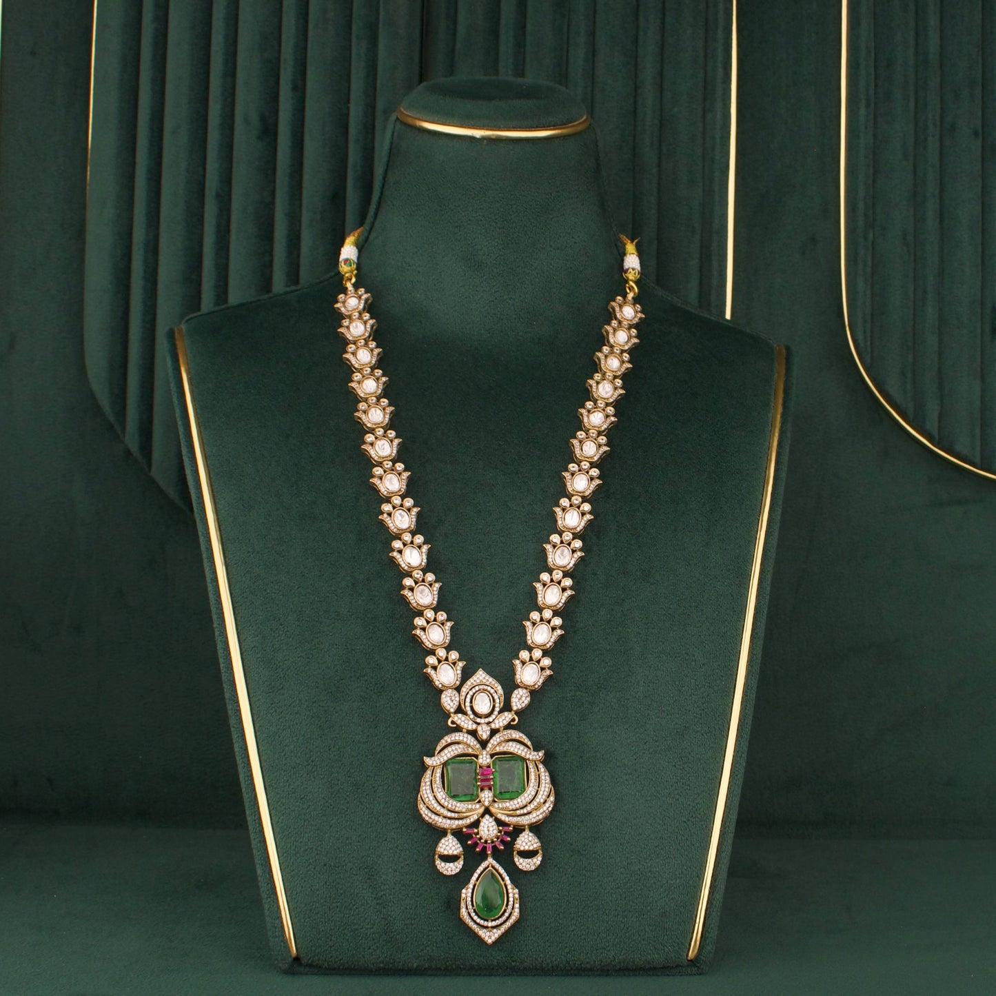 Opulent Victorian Jewelry Set With Emerald Pendant And Matching Earrings