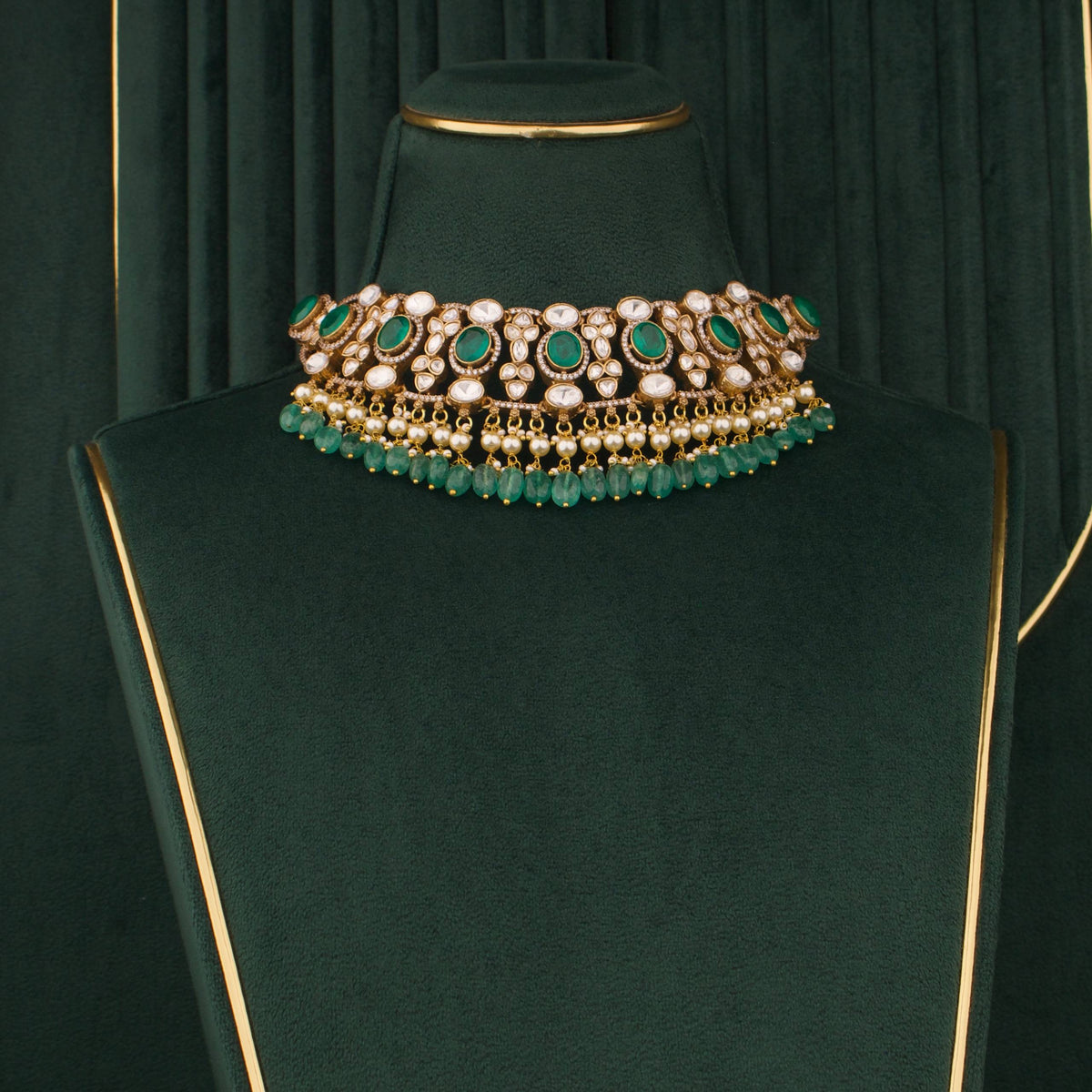 Elegant Victorian Emerald Choker With Earrings