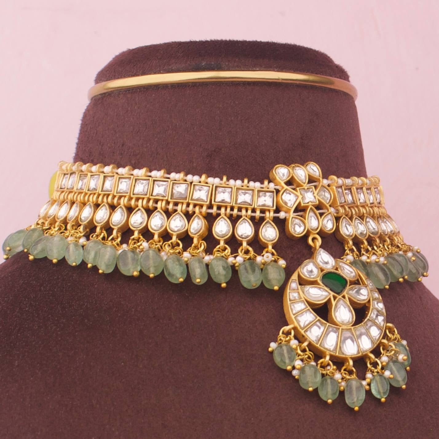 Elegant Choker Necklace With Emerald Green Bead Drops