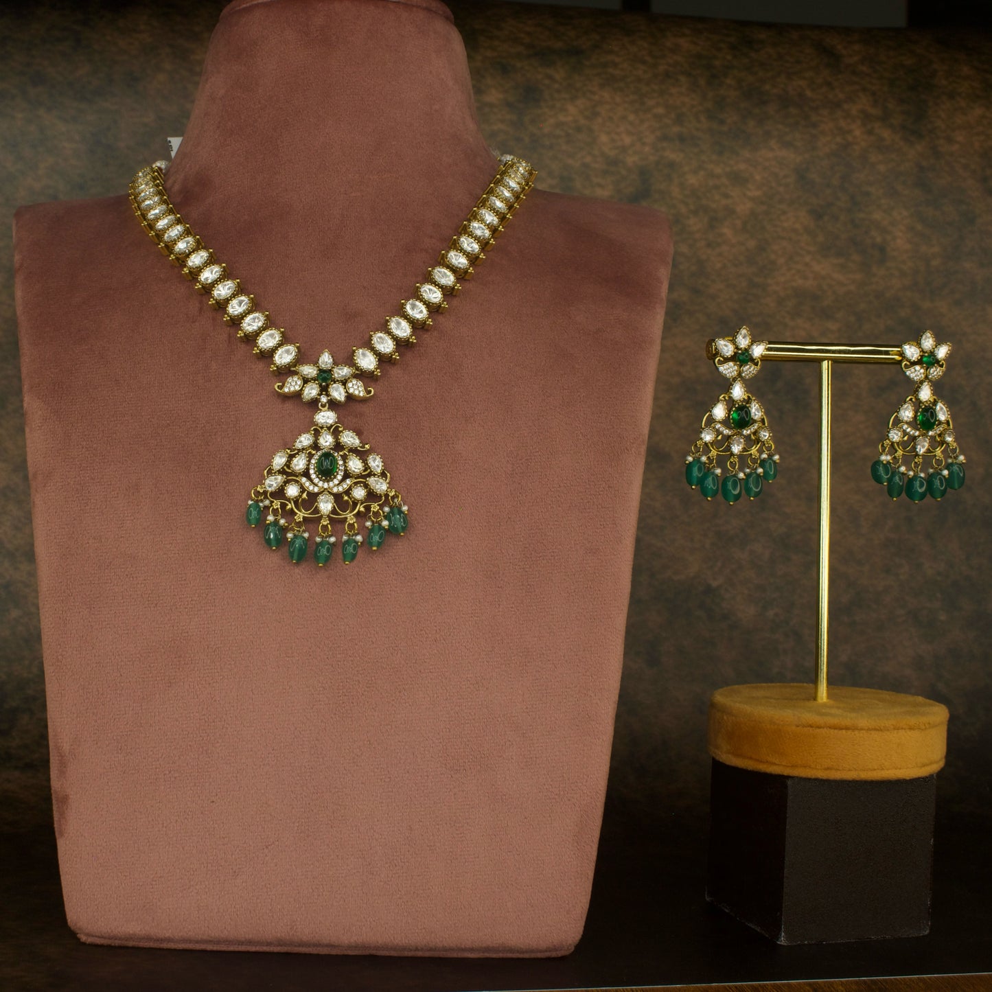 Single Layer Polki Victorian Necklace Set with High Quality Victorian Finish. This product belongs to Victorian Jewellery category